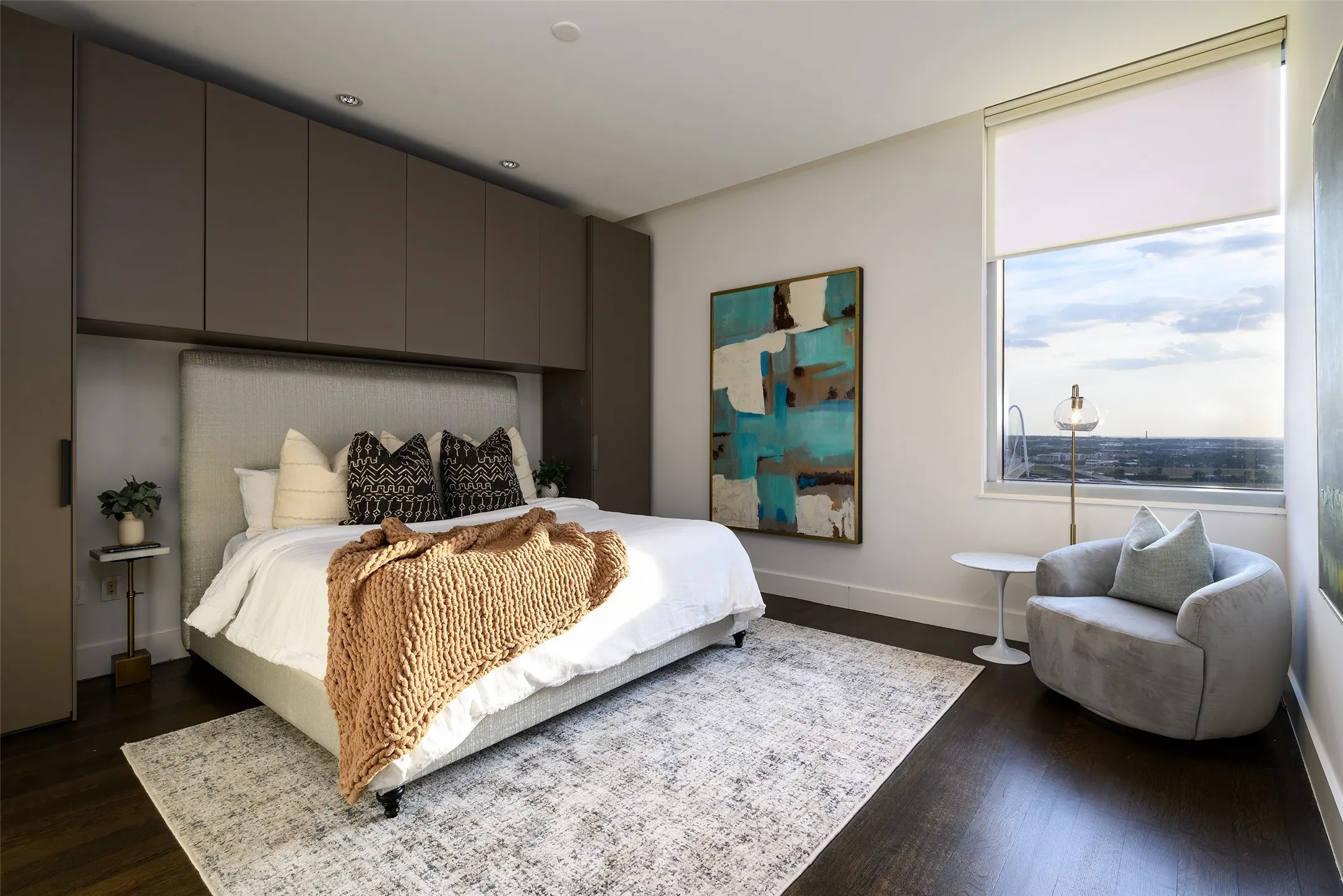 Condominium For Sale in Dallas County , 2200 Victory Avenue 2007, Dallas, Texas 75219, 2 Bedroom, 3 Bathroom, 2 Garage spaces, 1,807 Sqft, built in 2007, mls#21358664, Real Estate Agent in Dallas, Homes For Sale in Dallas county, Homes For Sale in Dallas, Realtor in Dallas Texas, Real Estate Brokerage Independent Realty Texas, Luminita Cordes Realtor