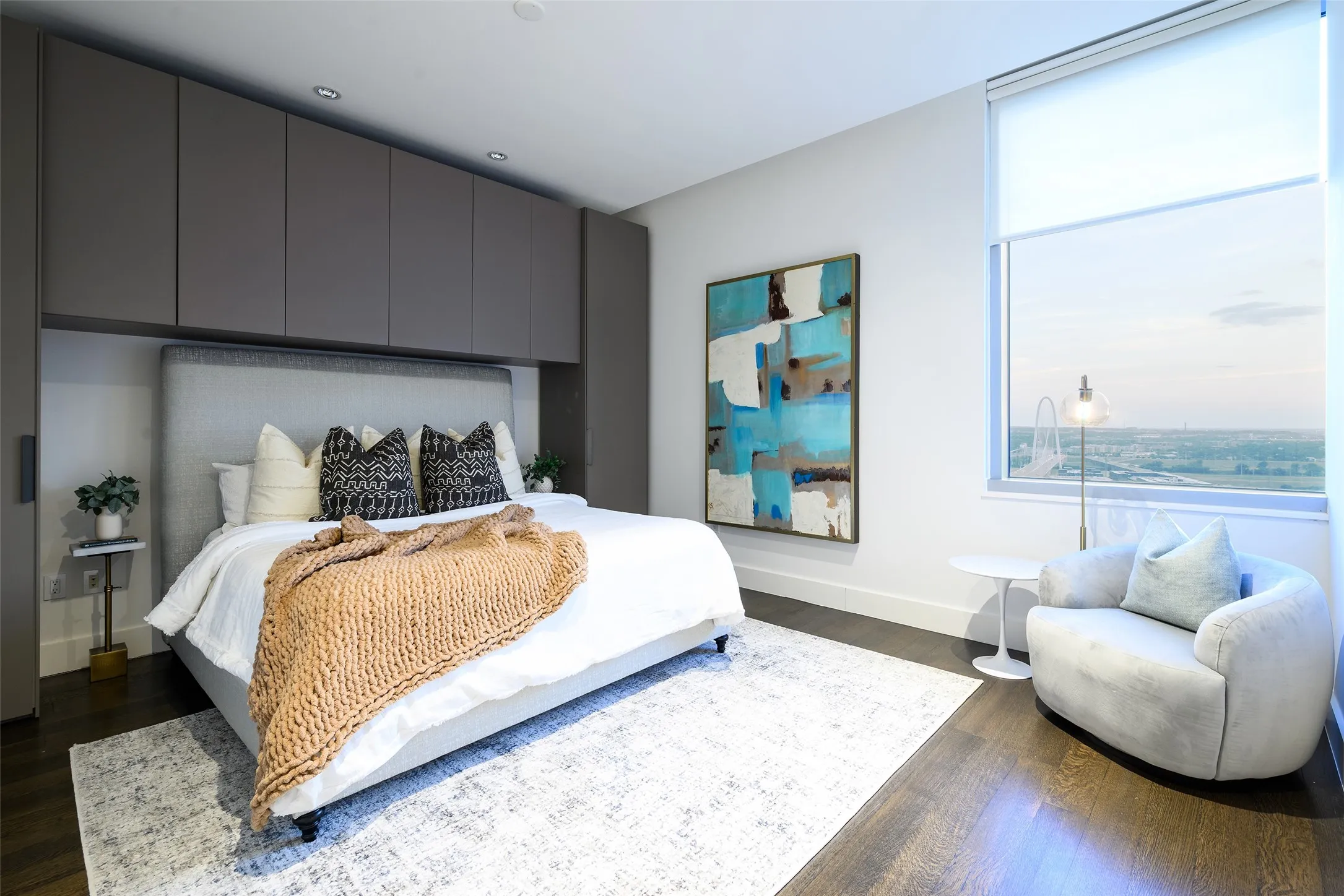 Condominium For Sale in Dallas County , 2200 Victory Avenue 2007, Dallas, Texas 75219, 2 Bedroom, 3 Bathroom, 2 Garage spaces, 1,807 Sqft, built in 2007, mls#21358664, Real Estate Agent in Dallas, Homes For Sale in Dallas county, Homes For Sale in Dallas, Realtor in Dallas Texas, Real Estate Brokerage Independent Realty Texas, Luminita Cordes Realtor
