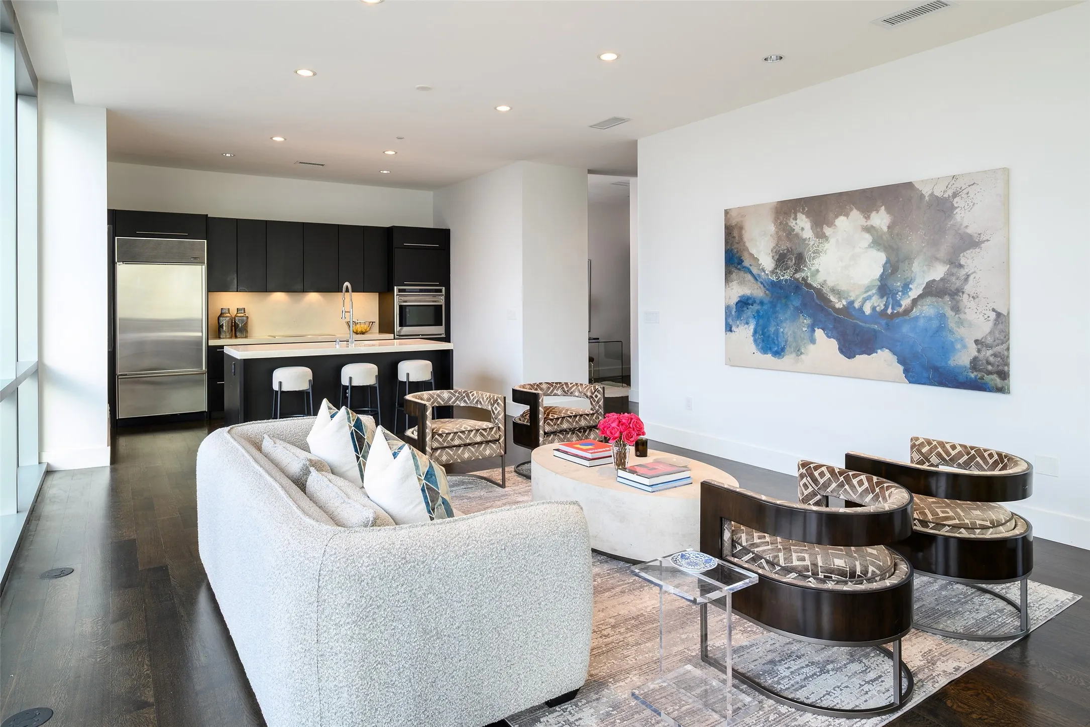 Condominium For Sale in Dallas County , 2200 Victory Avenue 2007, Dallas, Texas 75219, 2 Bedroom, 3 Bathroom, 2 Garage spaces, 1,807 Sqft, built in 2007, mls#21358664, Real Estate Agent in Dallas, Homes For Sale in Dallas county, Homes For Sale in Dallas, Realtor in Dallas Texas, Real Estate Brokerage Independent Realty Texas, Luminita Cordes Realtor