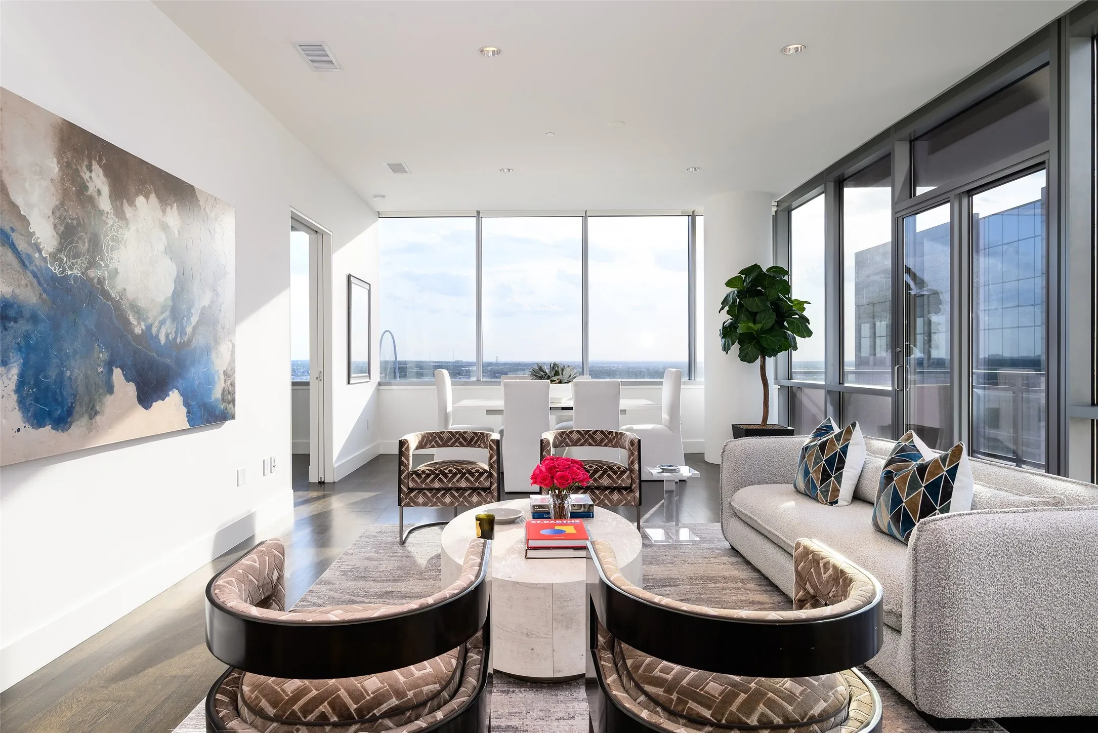 Condominium For Sale in Dallas County , 2200 Victory Avenue 2007, Dallas, Texas 75219, 2 Bedroom, 3 Bathroom, 2 Garage spaces, 1,807 Sqft, built in 2007, mls#21358664, Real Estate Agent in Dallas, Homes For Sale in Dallas county, Homes For Sale in Dallas, Realtor in Dallas Texas, Real Estate Brokerage Independent Realty Texas, Luminita Cordes Realtor