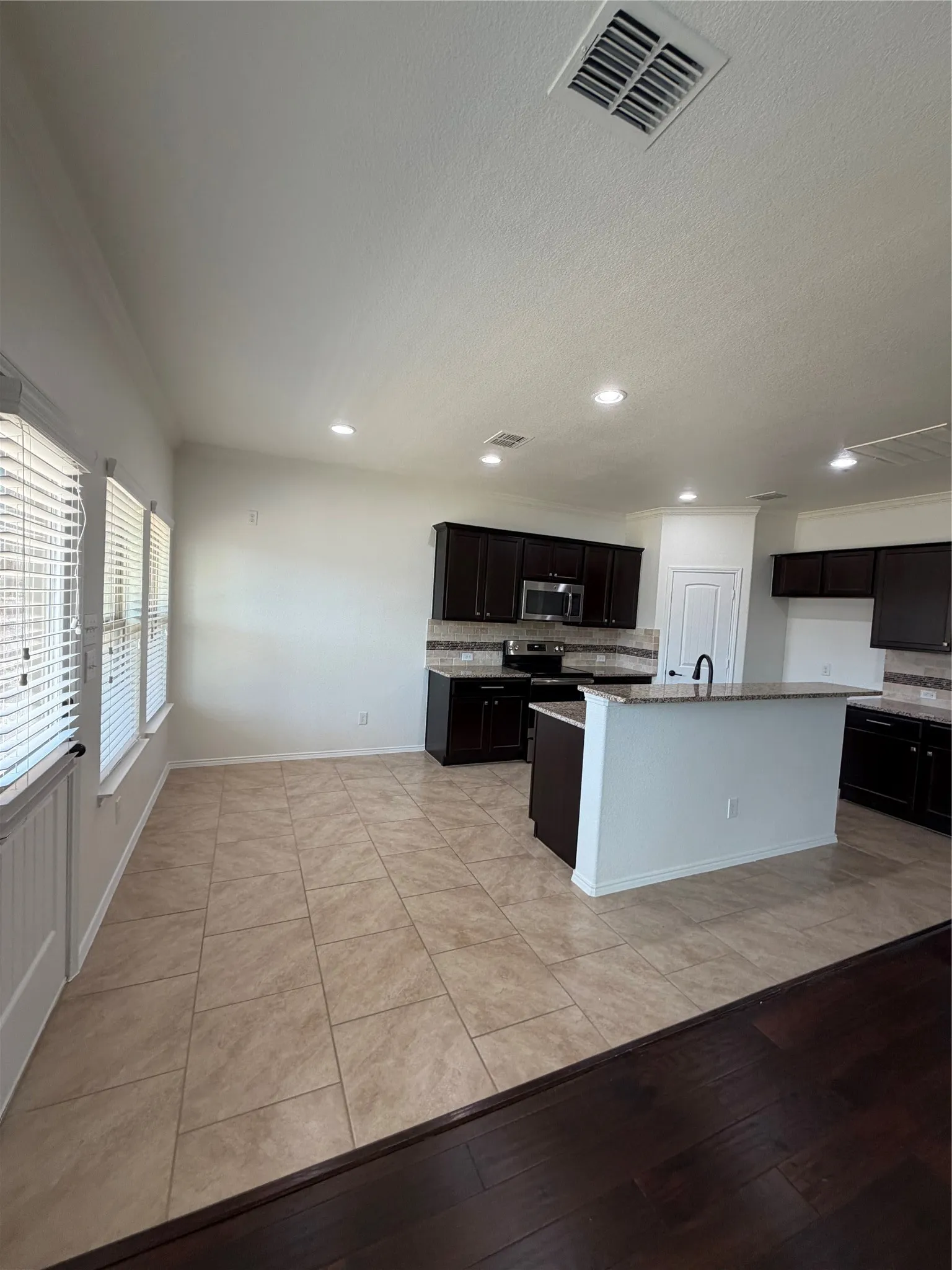 Single Family Residence For Rent in Denton County , 11808 Kurth Drive, Frisco, Texas 75036, 4 Bedroom, 3 Bathroom, 2 Garage spaces, 2,573 Sqft, built in 2015, Price $3,000, mls#21358982, Real Estate Agent in Frisco, Homes For Rent in Denton county, Homes For Rent in Frisco, Realtor in Frisco Texas, Real Estate Brokerage Independent Realty Texas, Luminita Cordes Realtor