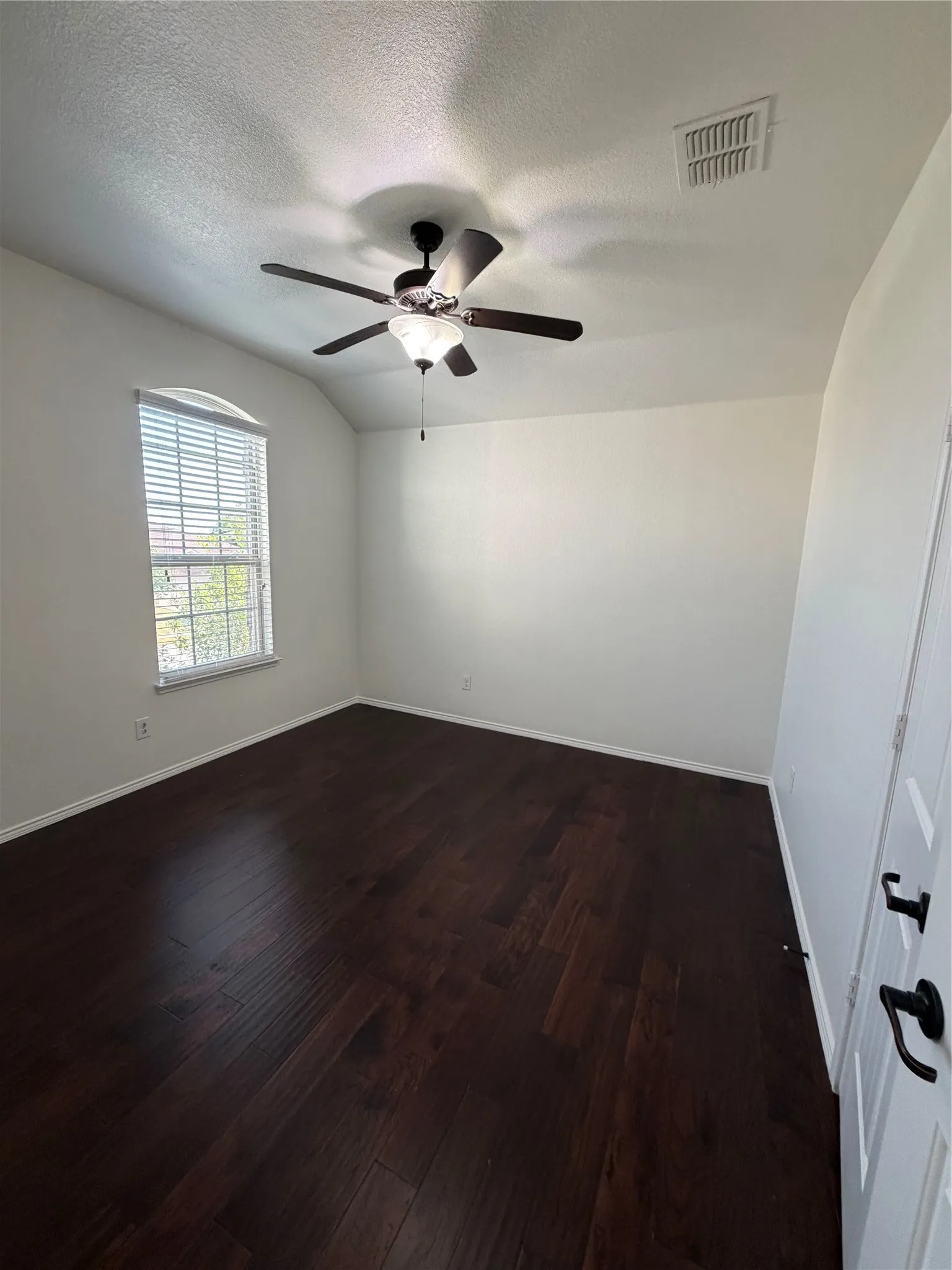 Single Family Residence For Rent in Denton County , 11808 Kurth Drive, Frisco, Texas 75036, 4 Bedroom, 3 Bathroom, 2 Garage spaces, 2,573 Sqft, built in 2015, Price $3,000, mls#21358982, Real Estate Agent in Frisco, Homes For Rent in Denton county, Homes For Rent in Frisco, Realtor in Frisco Texas, Real Estate Brokerage Independent Realty Texas, Luminita Cordes Realtor