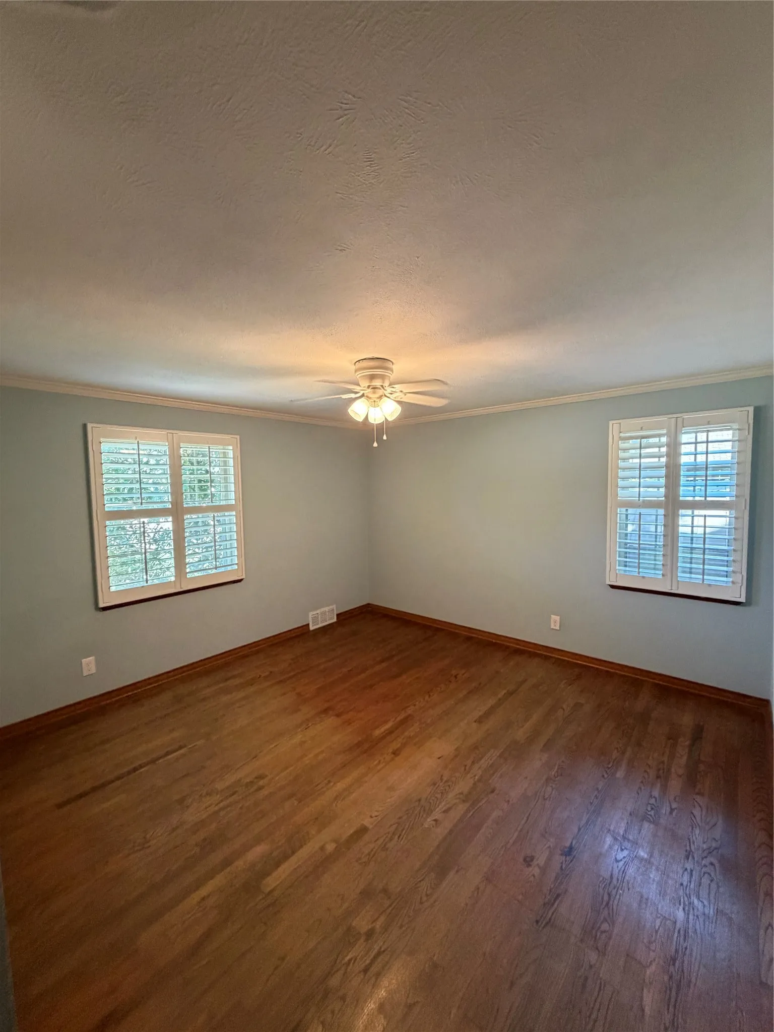 Single Family Residence For Rent in Dallas County , 6452 E Lovers Lane, Dallas, Texas 75214, 4 Bedroom, 2 Bathroom, 1 Garage spaces, 1,737 Sqft, built in 1954, mls#21359277, Real Estate Agent in Dallas, Homes For Rent in Dallas county, Homes For Rent in Dallas, Realtor in Dallas Texas, Real Estate Brokerage Independent Realty Texas, Luminita Cordes Realtor