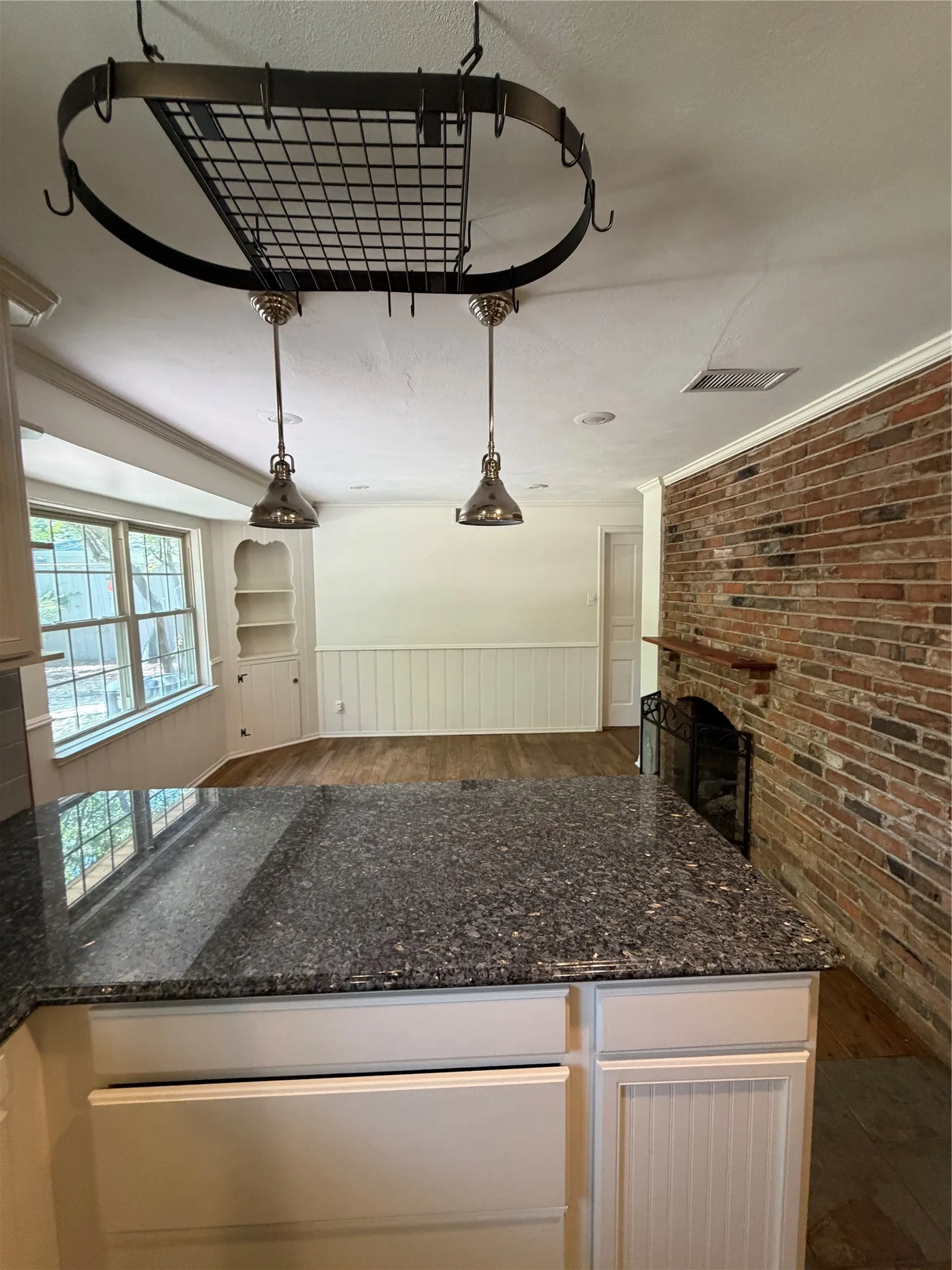 Single Family Residence For Rent in Dallas County , 6452 E Lovers Lane, Dallas, Texas 75214, 4 Bedroom, 2 Bathroom, 1 Garage spaces, 1,737 Sqft, built in 1954, mls#21359277, Real Estate Agent in Dallas, Homes For Rent in Dallas county, Homes For Rent in Dallas, Realtor in Dallas Texas, Real Estate Brokerage Independent Realty Texas, Luminita Cordes Realtor