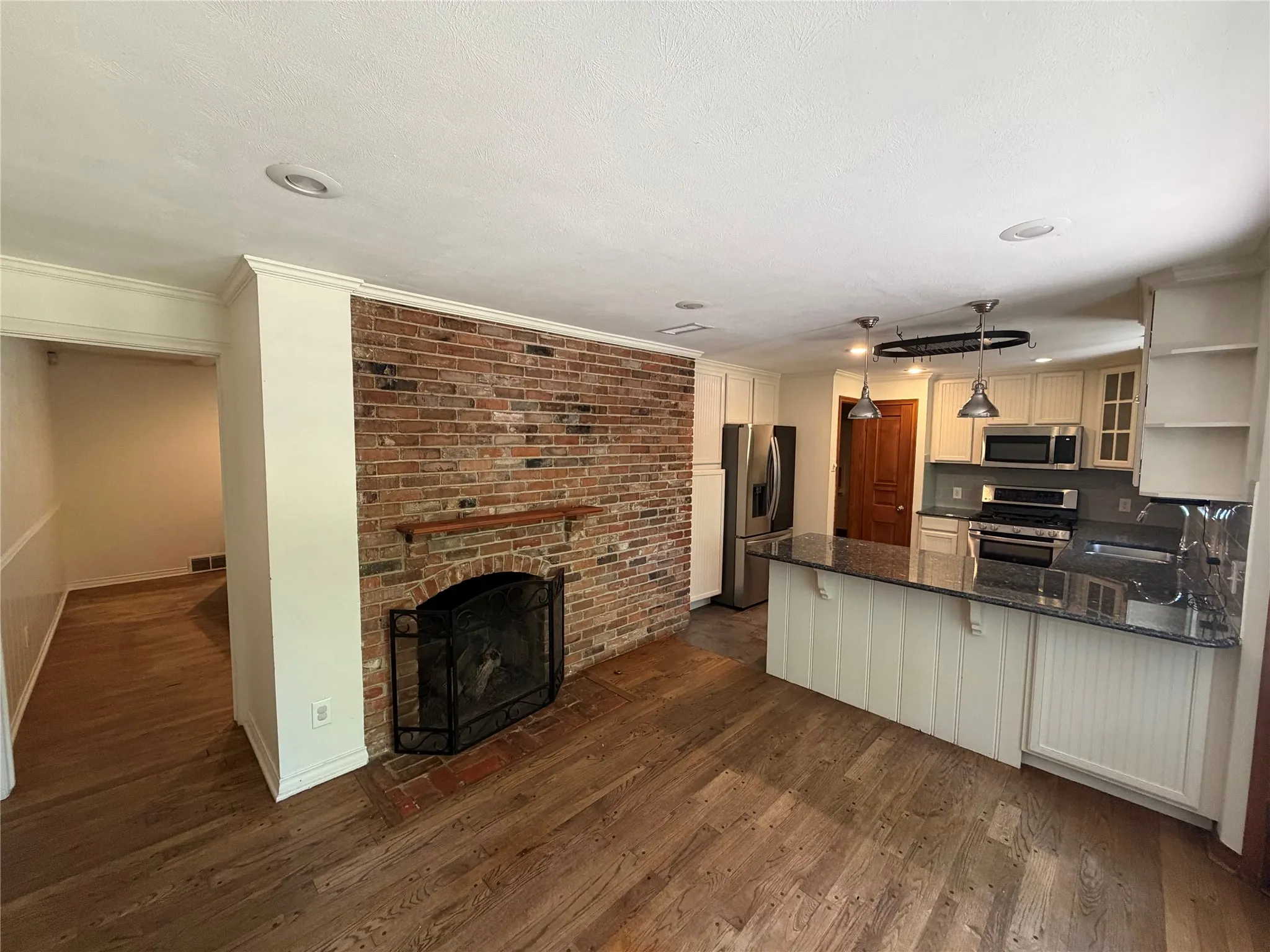 Single Family Residence For Rent in Dallas County , 6452 E Lovers Lane, Dallas, Texas 75214, 4 Bedroom, 2 Bathroom, 1 Garage spaces, 1,737 Sqft, built in 1954, mls#21359277, Real Estate Agent in Dallas, Homes For Rent in Dallas county, Homes For Rent in Dallas, Realtor in Dallas Texas, Real Estate Brokerage Independent Realty Texas, Luminita Cordes Realtor