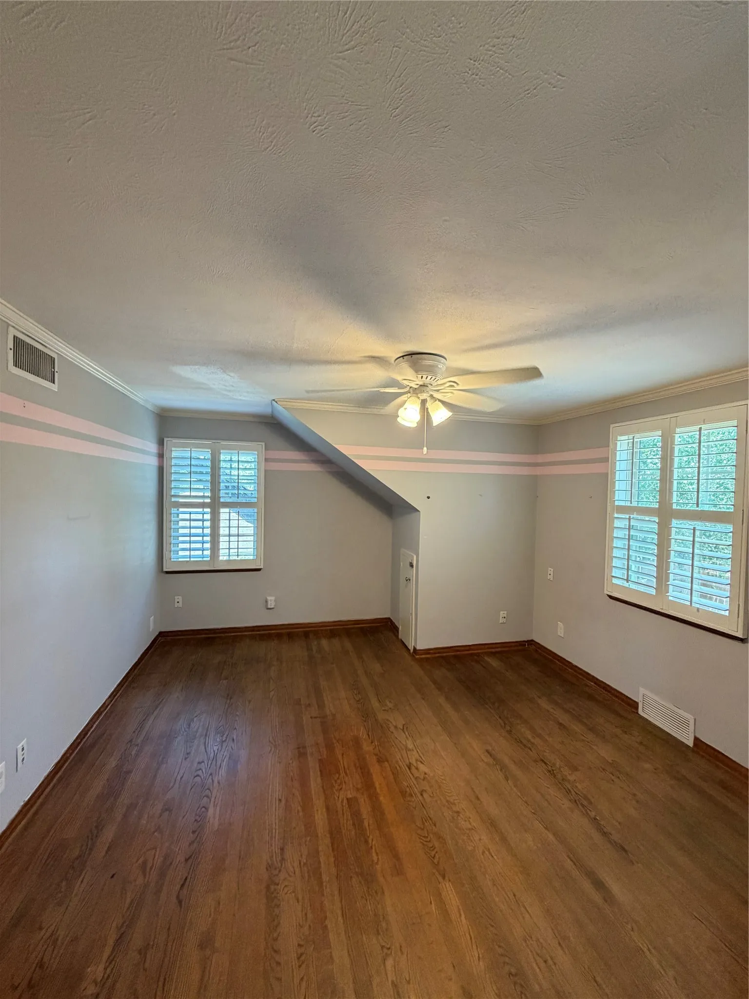 Single Family Residence For Rent in Dallas County , 6452 E Lovers Lane, Dallas, Texas 75214, 4 Bedroom, 2 Bathroom, 1 Garage spaces, 1,737 Sqft, built in 1954, mls#21359277, Real Estate Agent in Dallas, Homes For Rent in Dallas county, Homes For Rent in Dallas, Realtor in Dallas Texas, Real Estate Brokerage Independent Realty Texas, Luminita Cordes Realtor