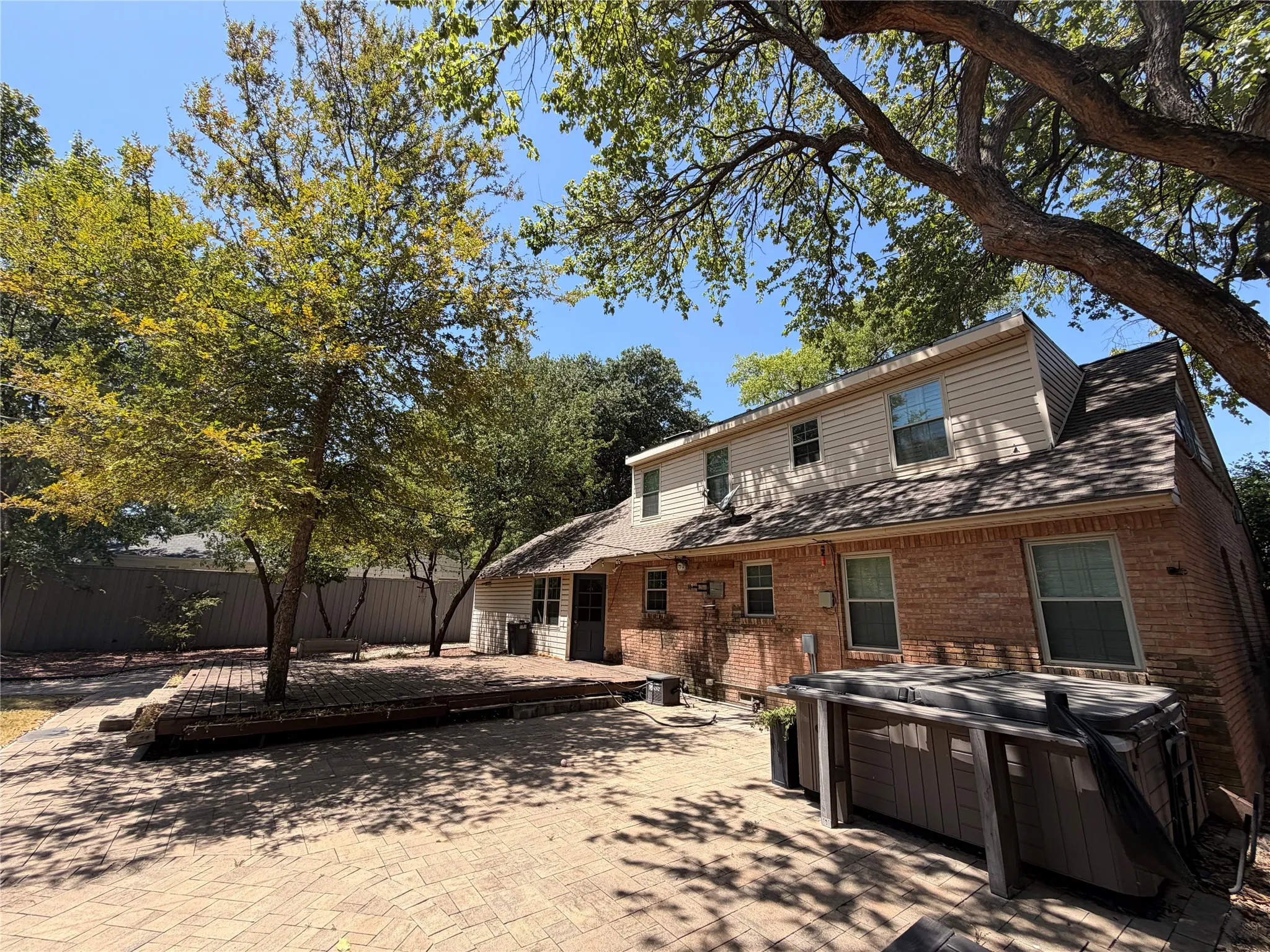 Single Family Residence For Rent in Dallas County , 6452 E Lovers Lane, Dallas, Texas 75214, 4 Bedroom, 2 Bathroom, 1 Garage spaces, 1,737 Sqft, built in 1954, mls#21359277, Real Estate Agent in Dallas, Homes For Rent in Dallas county, Homes For Rent in Dallas, Realtor in Dallas Texas, Real Estate Brokerage Independent Realty Texas, Luminita Cordes Realtor