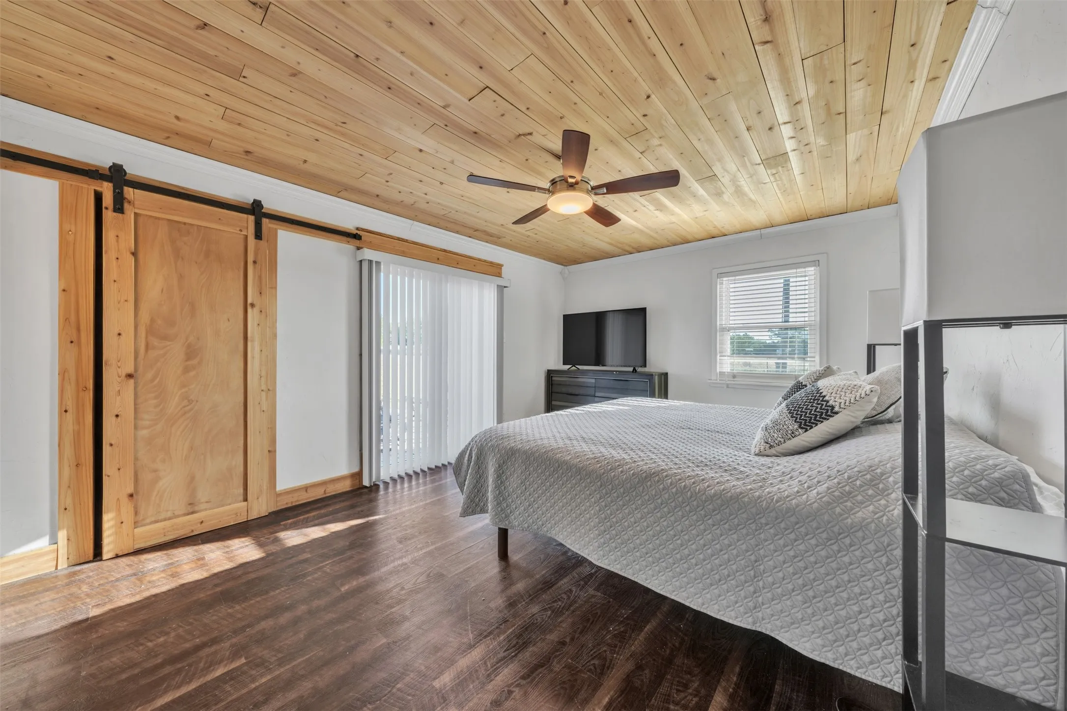 Single Family Residence For Sale in Palo Pinto County , 4080 Pleasant Valley Road, Mineral Wells, Texas 76067, 3 Bedroom, 2 Bathroom, Garage spaces, 2,419 Sqft, built in 1970, mls#21359302, Real Estate Agent in Mineral Wells, Homes For Sale in Palo Pinto county, Homes For Sale in Mineral Wells, Realtor in Mineral Wells Texas, Real Estate Brokerage Independent Realty Texas, Luminita Cordes Realtor