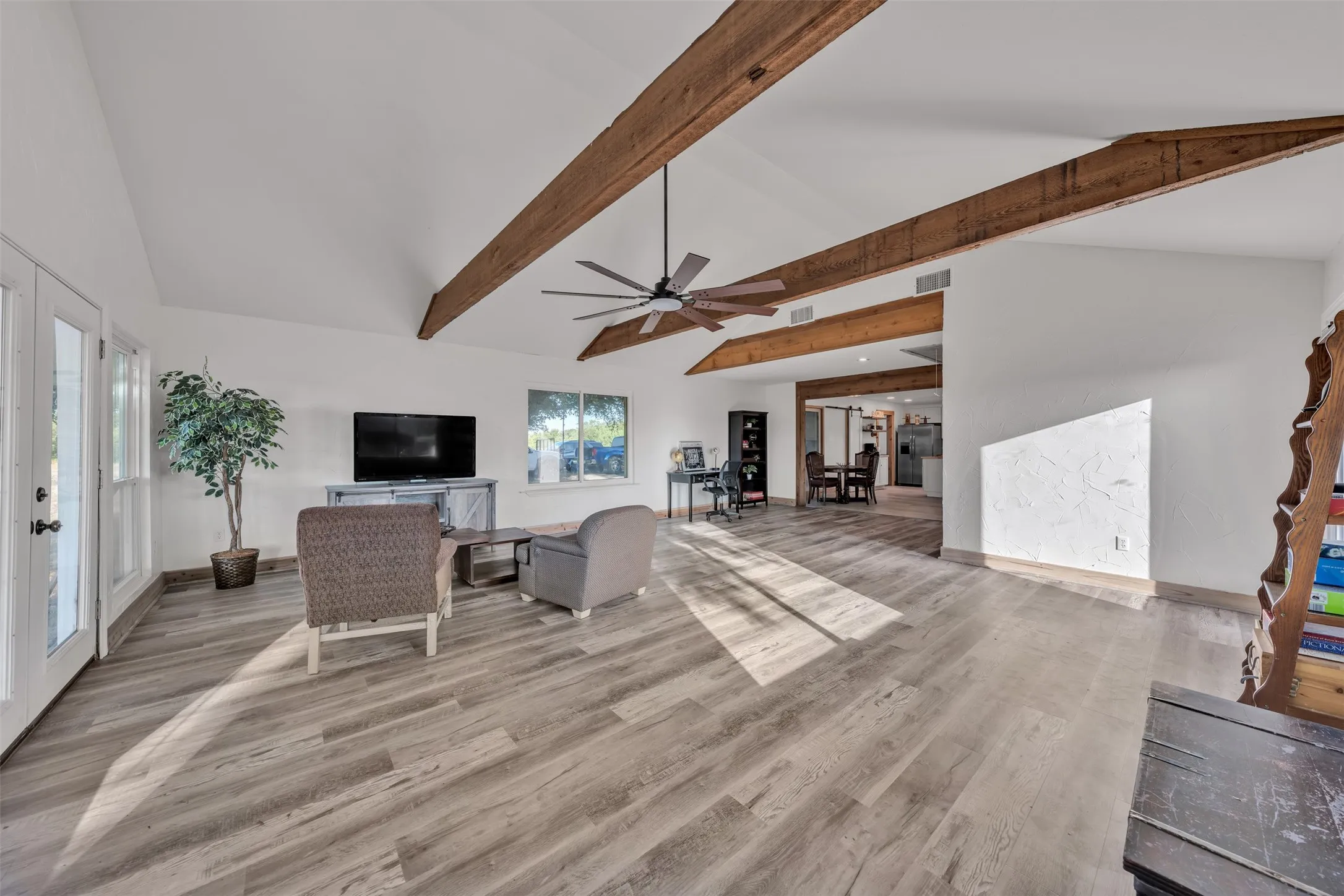Single Family Residence For Sale in Palo Pinto County , 4080 Pleasant Valley Road, Mineral Wells, Texas 76067, 3 Bedroom, 2 Bathroom, Garage spaces, 2,419 Sqft, built in 1970, mls#21359302, Real Estate Agent in Mineral Wells, Homes For Sale in Palo Pinto county, Homes For Sale in Mineral Wells, Realtor in Mineral Wells Texas, Real Estate Brokerage Independent Realty Texas, Luminita Cordes Realtor