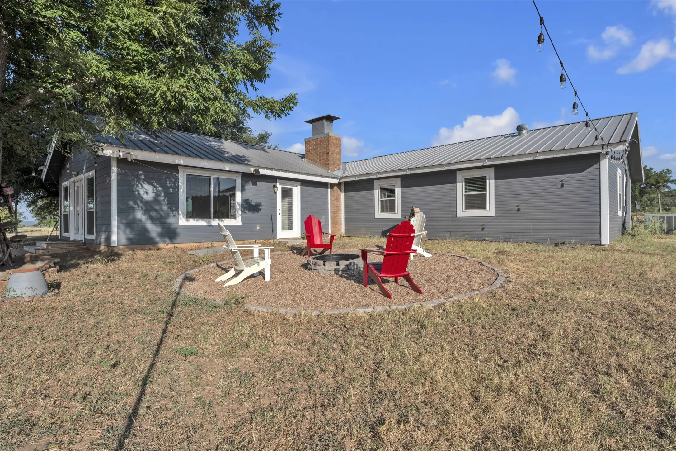 Single Family Residence For Sale in Palo Pinto County , 4080 Pleasant Valley Road, Mineral Wells, Texas 76067, 3 Bedroom, 2 Bathroom, Garage spaces, 2,419 Sqft, built in 1970, mls#21359302, Real Estate Agent in Mineral Wells, Homes For Sale in Palo Pinto county, Homes For Sale in Mineral Wells, Realtor in Mineral Wells Texas, Real Estate Brokerage Independent Realty Texas, Luminita Cordes Realtor