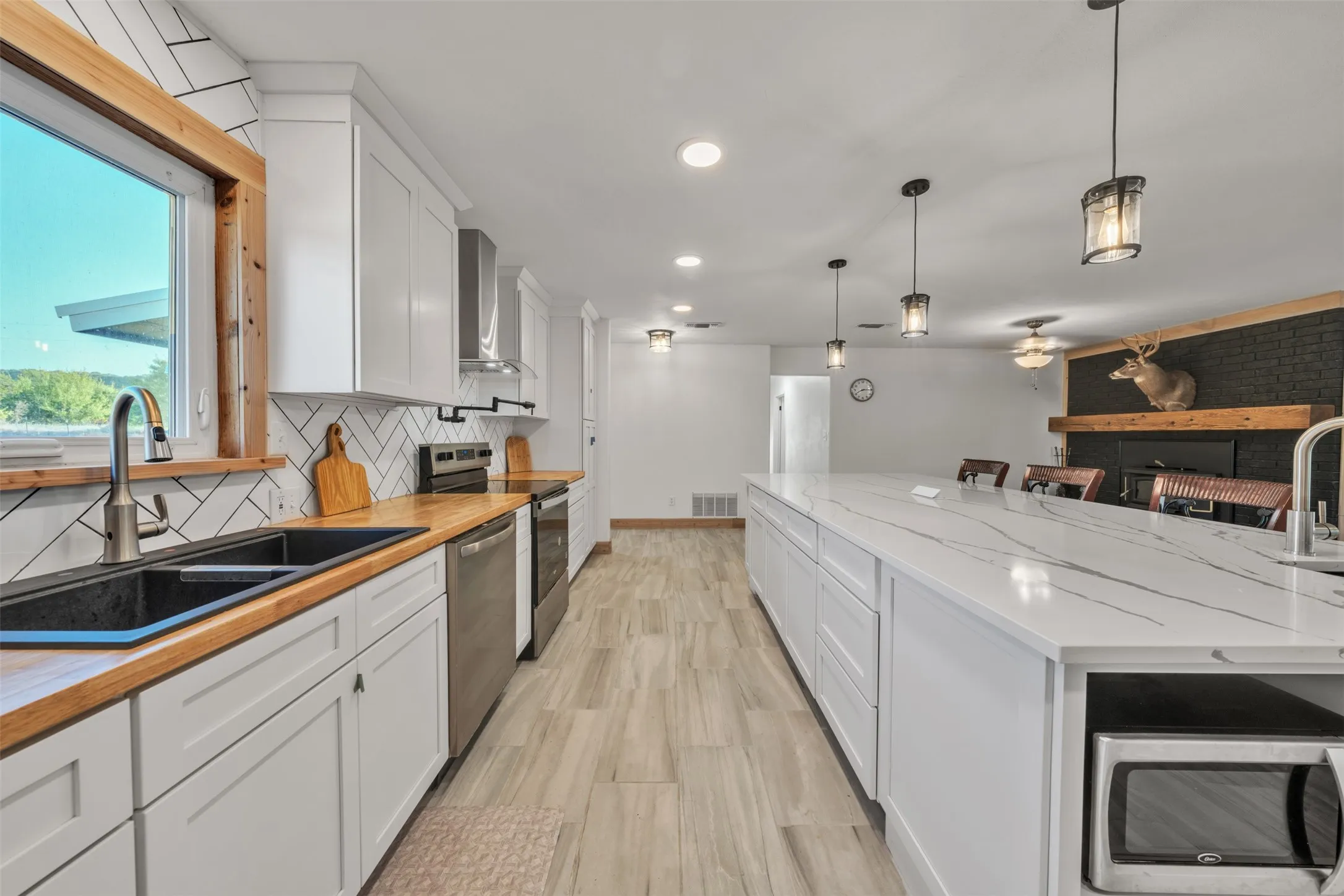 Single Family Residence For Sale in Palo Pinto County , 4080 Pleasant Valley Road, Mineral Wells, Texas 76067, 3 Bedroom, 2 Bathroom, Garage spaces, 2,419 Sqft, built in 1970, mls#21359302, Real Estate Agent in Mineral Wells, Homes For Sale in Palo Pinto county, Homes For Sale in Mineral Wells, Realtor in Mineral Wells Texas, Real Estate Brokerage Independent Realty Texas, Luminita Cordes Realtor