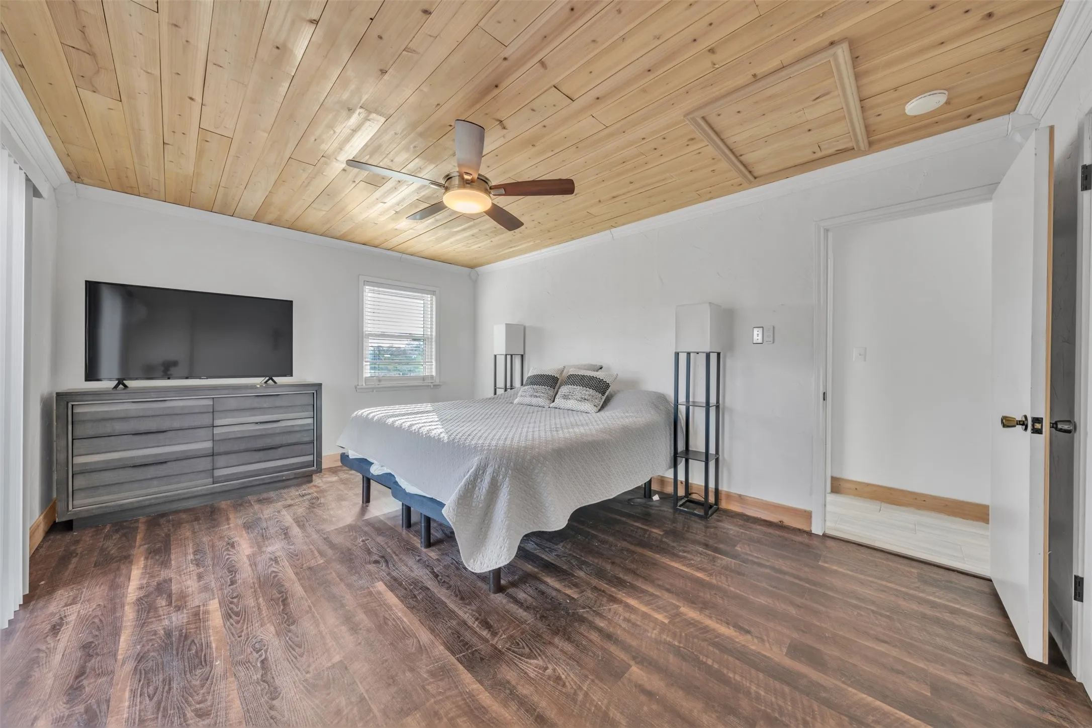 Single Family Residence For Sale in Palo Pinto County , 4080 Pleasant Valley Road, Mineral Wells, Texas 76067, 3 Bedroom, 2 Bathroom, Garage spaces, 2,419 Sqft, built in 1970, mls#21359302, Real Estate Agent in Mineral Wells, Homes For Sale in Palo Pinto county, Homes For Sale in Mineral Wells, Realtor in Mineral Wells Texas, Real Estate Brokerage Independent Realty Texas, Luminita Cordes Realtor