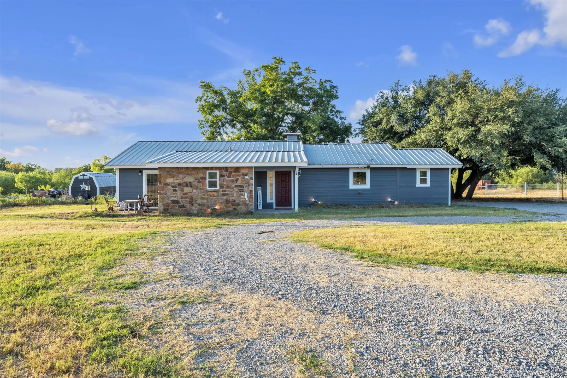 Single Family Residence For Sale in Palo Pinto County , 4080 Pleasant Valley Road, Mineral Wells, Texas 76067, 3 Bedroom, 2 Bathroom, Garage spaces, 2,419 Sqft, built in 1970, mls#21359302, Real Estate Agent in Mineral Wells, Homes For Sale in Palo Pinto county, Homes For Sale in Mineral Wells, Realtor in Mineral Wells Texas, Real Estate Brokerage Independent Realty Texas, Luminita Cordes Realtor