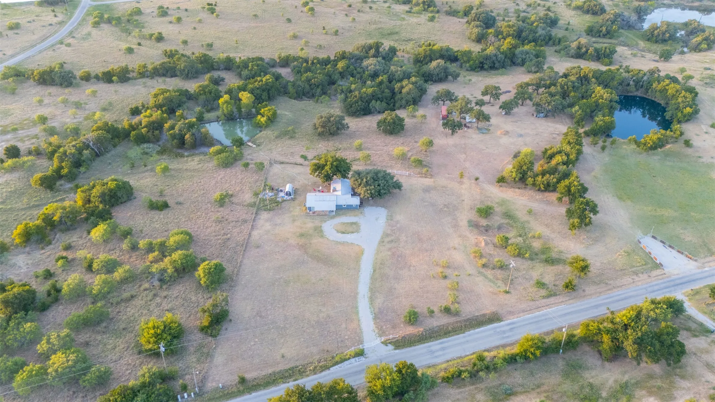 Single Family Residence For Sale in Palo Pinto County , 4080 Pleasant Valley Road, Mineral Wells, Texas 76067, 3 Bedroom, 2 Bathroom, Garage spaces, 2,419 Sqft, built in 1970, mls#21359302, Real Estate Agent in Mineral Wells, Homes For Sale in Palo Pinto county, Homes For Sale in Mineral Wells, Realtor in Mineral Wells Texas, Real Estate Brokerage Independent Realty Texas, Luminita Cordes Realtor