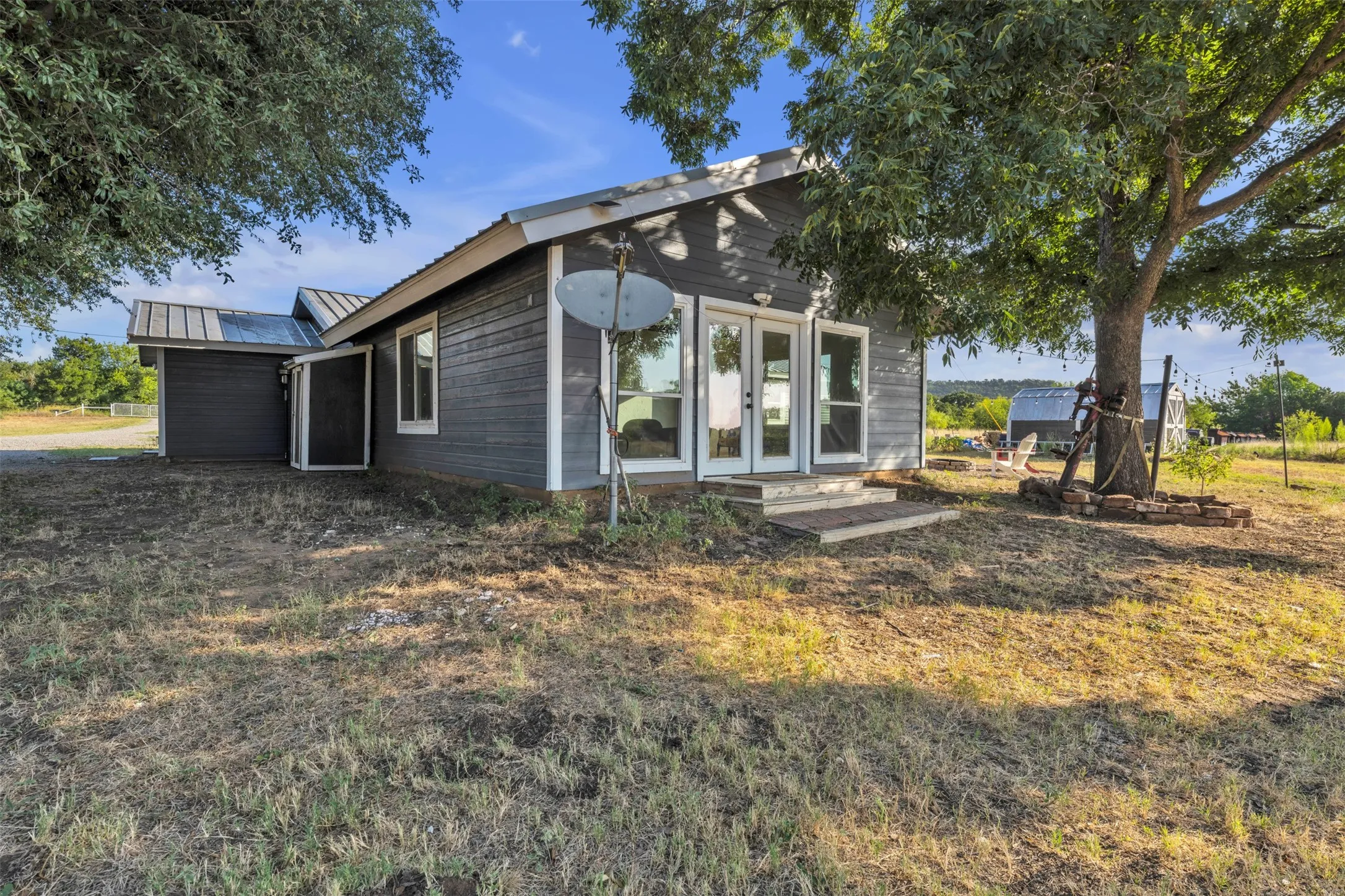 Single Family Residence For Sale in Palo Pinto County , 4080 Pleasant Valley Road, Mineral Wells, Texas 76067, 3 Bedroom, 2 Bathroom, Garage spaces, 2,419 Sqft, built in 1970, mls#21359302, Real Estate Agent in Mineral Wells, Homes For Sale in Palo Pinto county, Homes For Sale in Mineral Wells, Realtor in Mineral Wells Texas, Real Estate Brokerage Independent Realty Texas, Luminita Cordes Realtor