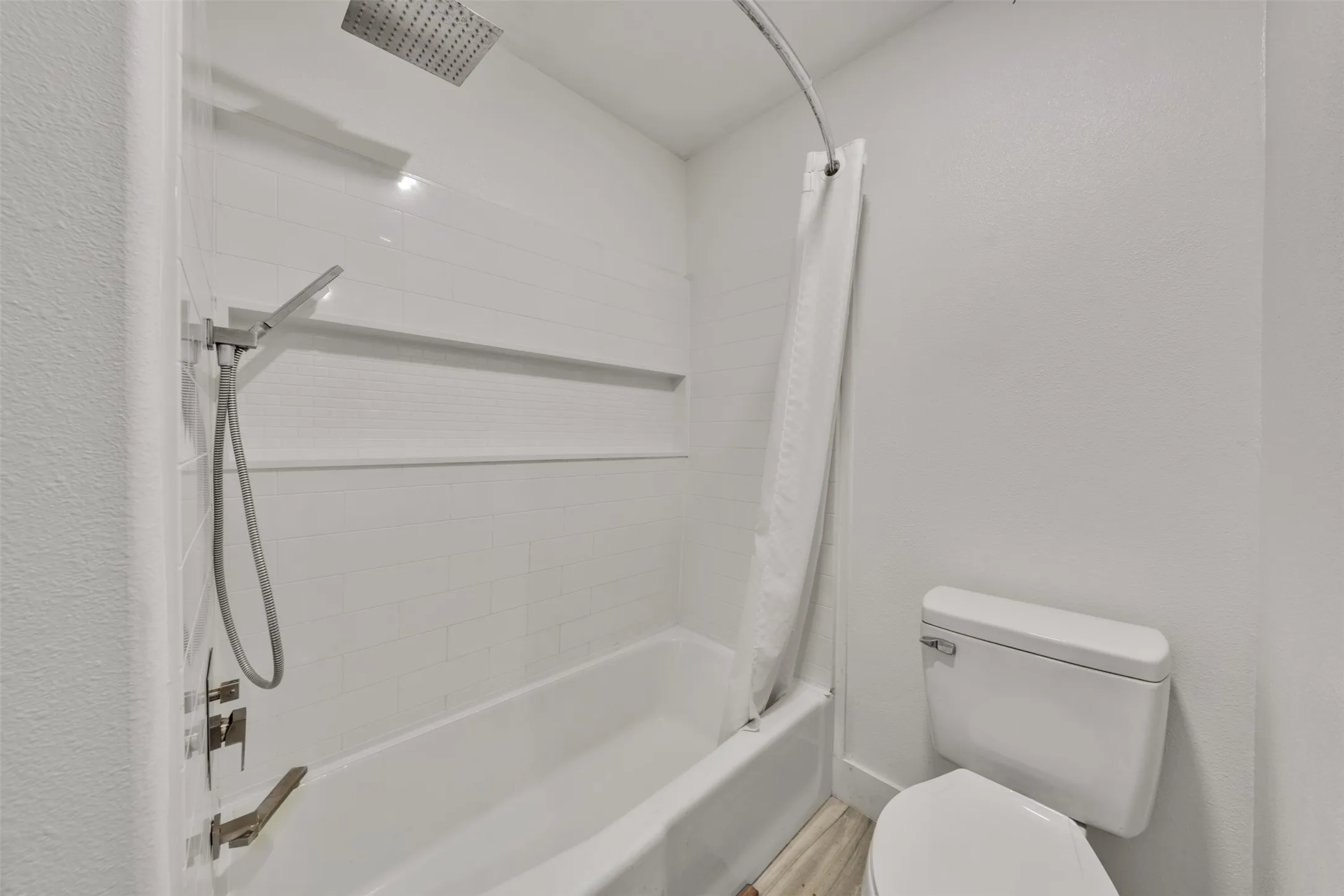 Single Family Residence For Sale in Palo Pinto County , 4080 Pleasant Valley Road, Mineral Wells, Texas 76067, 3 Bedroom, 2 Bathroom, Garage spaces, 2,419 Sqft, built in 1970, mls#21359302, Real Estate Agent in Mineral Wells, Homes For Sale in Palo Pinto county, Homes For Sale in Mineral Wells, Realtor in Mineral Wells Texas, Real Estate Brokerage Independent Realty Texas, Luminita Cordes Realtor