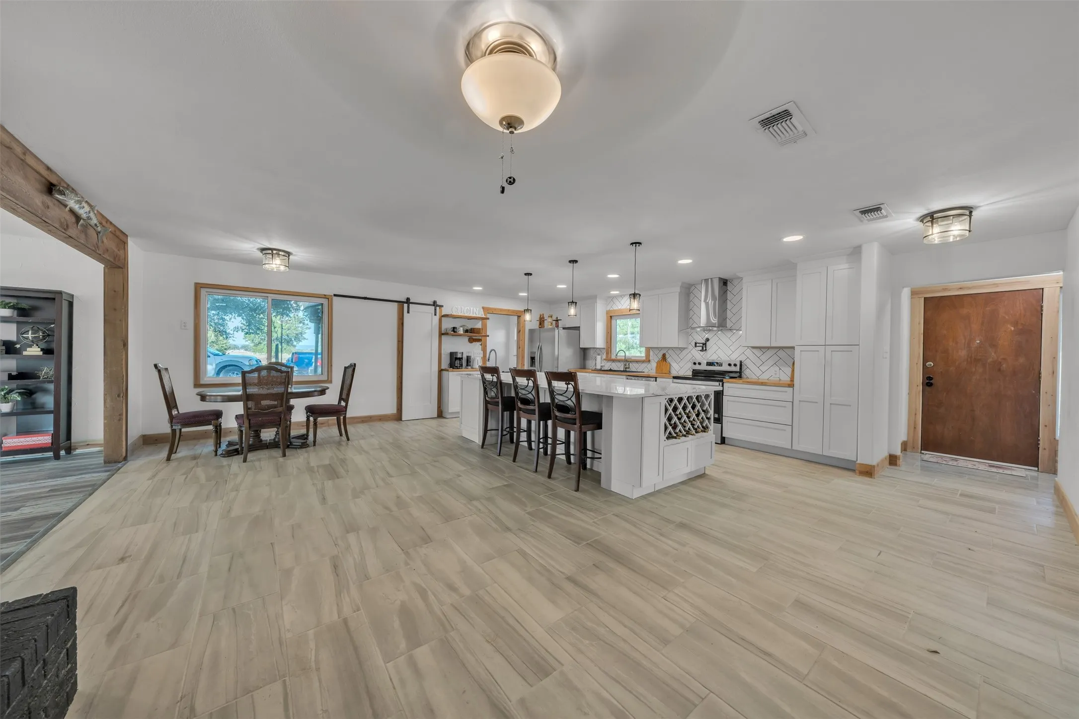 Single Family Residence For Sale in Palo Pinto County , 4080 Pleasant Valley Road, Mineral Wells, Texas 76067, 3 Bedroom, 2 Bathroom, Garage spaces, 2,419 Sqft, built in 1970, mls#21359302, Real Estate Agent in Mineral Wells, Homes For Sale in Palo Pinto county, Homes For Sale in Mineral Wells, Realtor in Mineral Wells Texas, Real Estate Brokerage Independent Realty Texas, Luminita Cordes Realtor