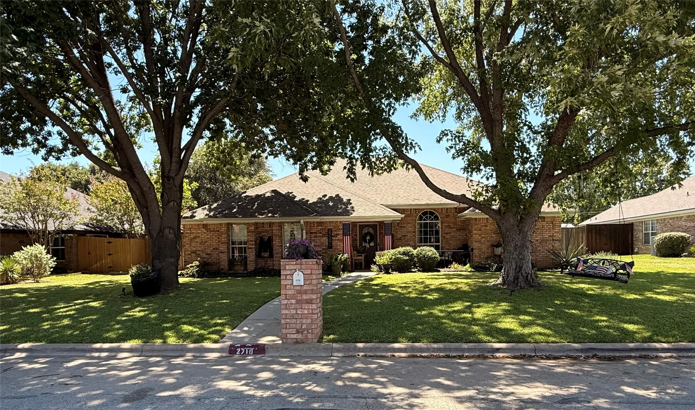 Single Family Residence For Sale in Brown County , 2710 Hunters Run, Brownwood, Texas 76801, 4 Bedroom, 3 Bathroom, 2 Garage spaces, 2,096 Sqft, built in 1996, mls#21359304, Real Estate Agent in Brownwood, Homes For Sale in Brown county, Homes For Sale in Brownwood, Realtor in Brownwood Texas, Real Estate Brokerage Independent Realty Texas, Luminita Cordes Realtor