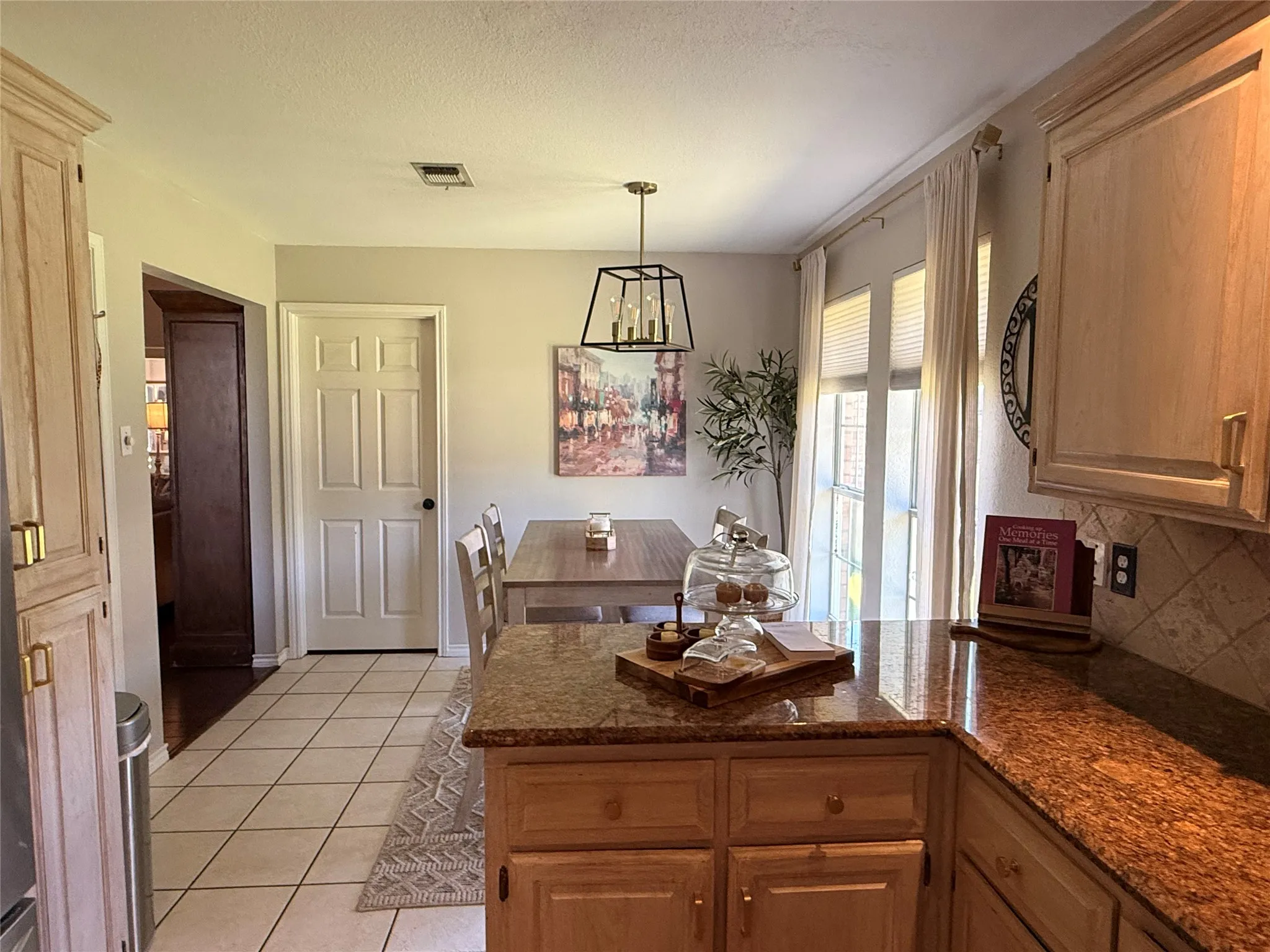 Single Family Residence For Sale in Brown County , 2710 Hunters Run, Brownwood, Texas 76801, 4 Bedroom, 3 Bathroom, 2 Garage spaces, 2,096 Sqft, built in 1996, mls#21359304, Real Estate Agent in Brownwood, Homes For Sale in Brown county, Homes For Sale in Brownwood, Realtor in Brownwood Texas, Real Estate Brokerage Independent Realty Texas, Luminita Cordes Realtor