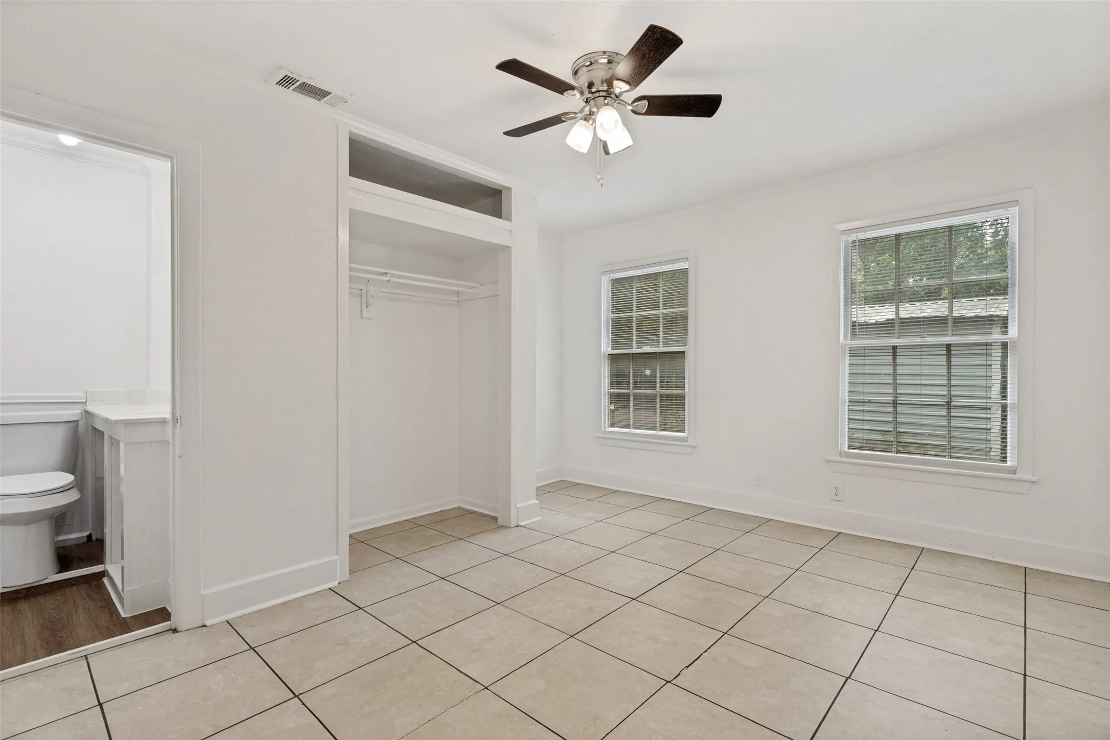 Single Family Residence For Sale in Collin County , 901 W Virginia Street, Mc Kinney, Texas 75069, 2 Bedroom, 2 Bathroom, Garage spaces, 1,247 Sqft, built in 1944, Price $325,000, mls#21359238, Real Estate Agent in Mc Kinney, Homes For Sale in Collin county, Homes For Sale in Mc Kinney, Realtor in Mc Kinney Texas, Real Estate Brokerage Independent Realty Texas, Luminita Cordes Realtor