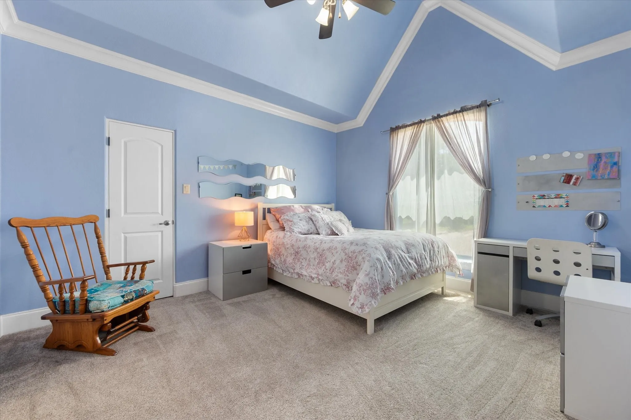 Single Family Residence For Sale in Tarrant County , 3001 Sunray Valley Court, Arlington, Texas 76012, 4 Bedroom, 4 Bathroom, 3 Garage spaces, 4,940 Sqft, built in 2005, mls#21358037, Real Estate Agent in Arlington, Homes For Sale in Tarrant county, Homes For Sale in Arlington, Realtor in Arlington Texas, Real Estate Brokerage Independent Realty Texas, Luminita Cordes Realtor