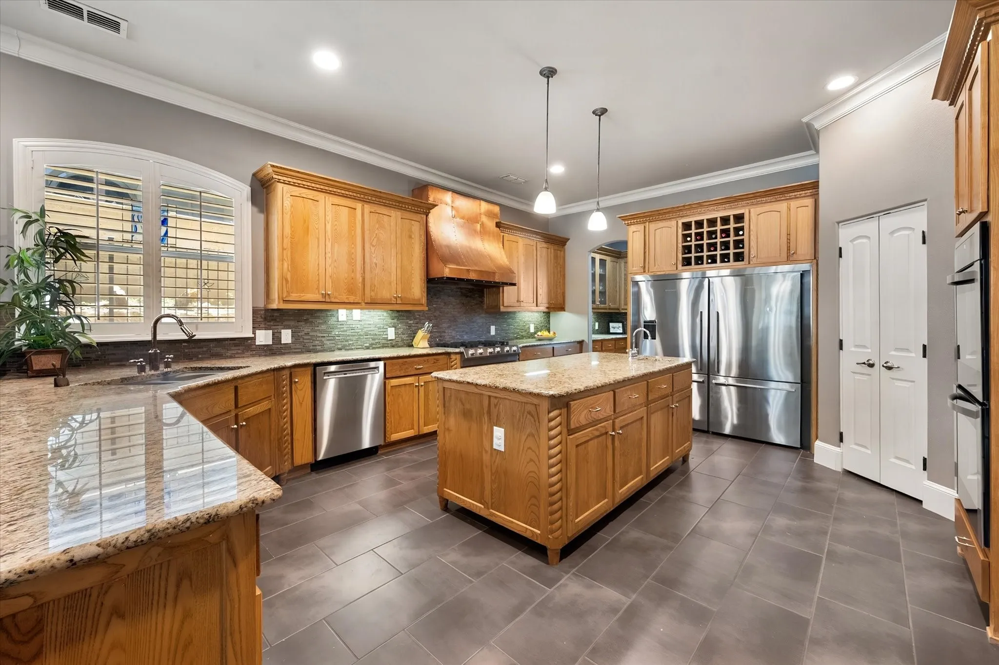 Single Family Residence For Sale in Tarrant County , 3001 Sunray Valley Court, Arlington, Texas 76012, 4 Bedroom, 4 Bathroom, 3 Garage spaces, 4,940 Sqft, built in 2005, mls#21358037, Real Estate Agent in Arlington, Homes For Sale in Tarrant county, Homes For Sale in Arlington, Realtor in Arlington Texas, Real Estate Brokerage Independent Realty Texas, Luminita Cordes Realtor