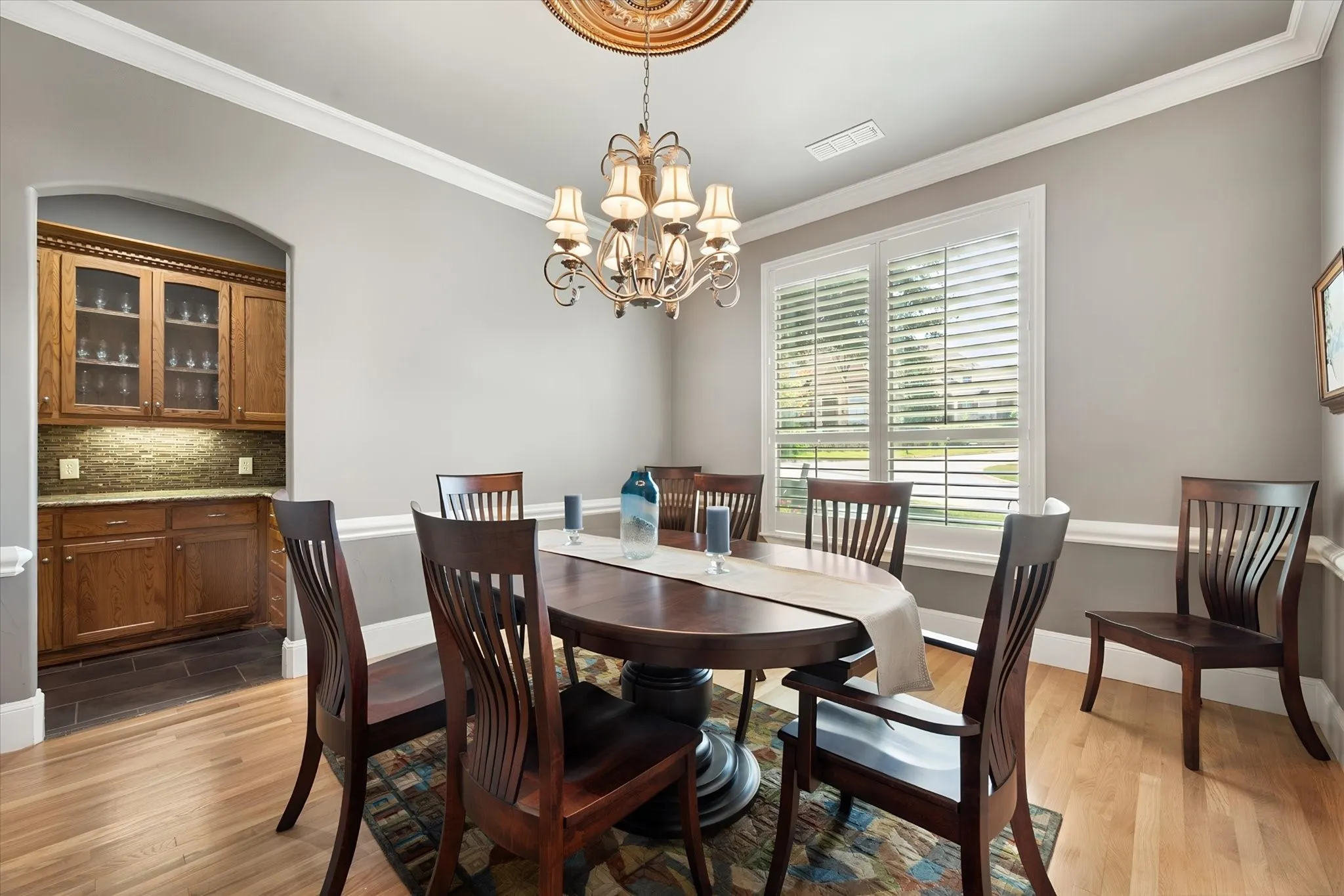 Single Family Residence For Sale in Tarrant County , 3001 Sunray Valley Court, Arlington, Texas 76012, 4 Bedroom, 4 Bathroom, 3 Garage spaces, 4,940 Sqft, built in 2005, mls#21358037, Real Estate Agent in Arlington, Homes For Sale in Tarrant county, Homes For Sale in Arlington, Realtor in Arlington Texas, Real Estate Brokerage Independent Realty Texas, Luminita Cordes Realtor