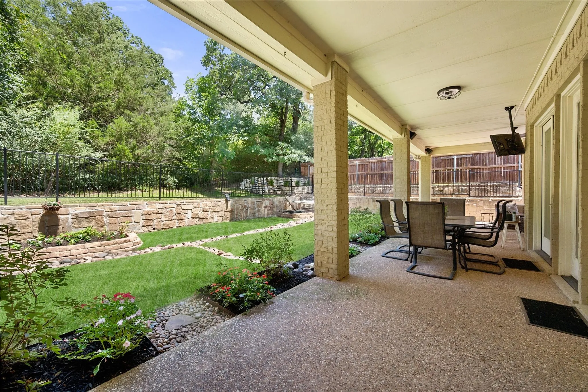 Single Family Residence For Sale in Tarrant County , 3001 Sunray Valley Court, Arlington, Texas 76012, 4 Bedroom, 4 Bathroom, 3 Garage spaces, 4,940 Sqft, built in 2005, mls#21358037, Real Estate Agent in Arlington, Homes For Sale in Tarrant county, Homes For Sale in Arlington, Realtor in Arlington Texas, Real Estate Brokerage Independent Realty Texas, Luminita Cordes Realtor