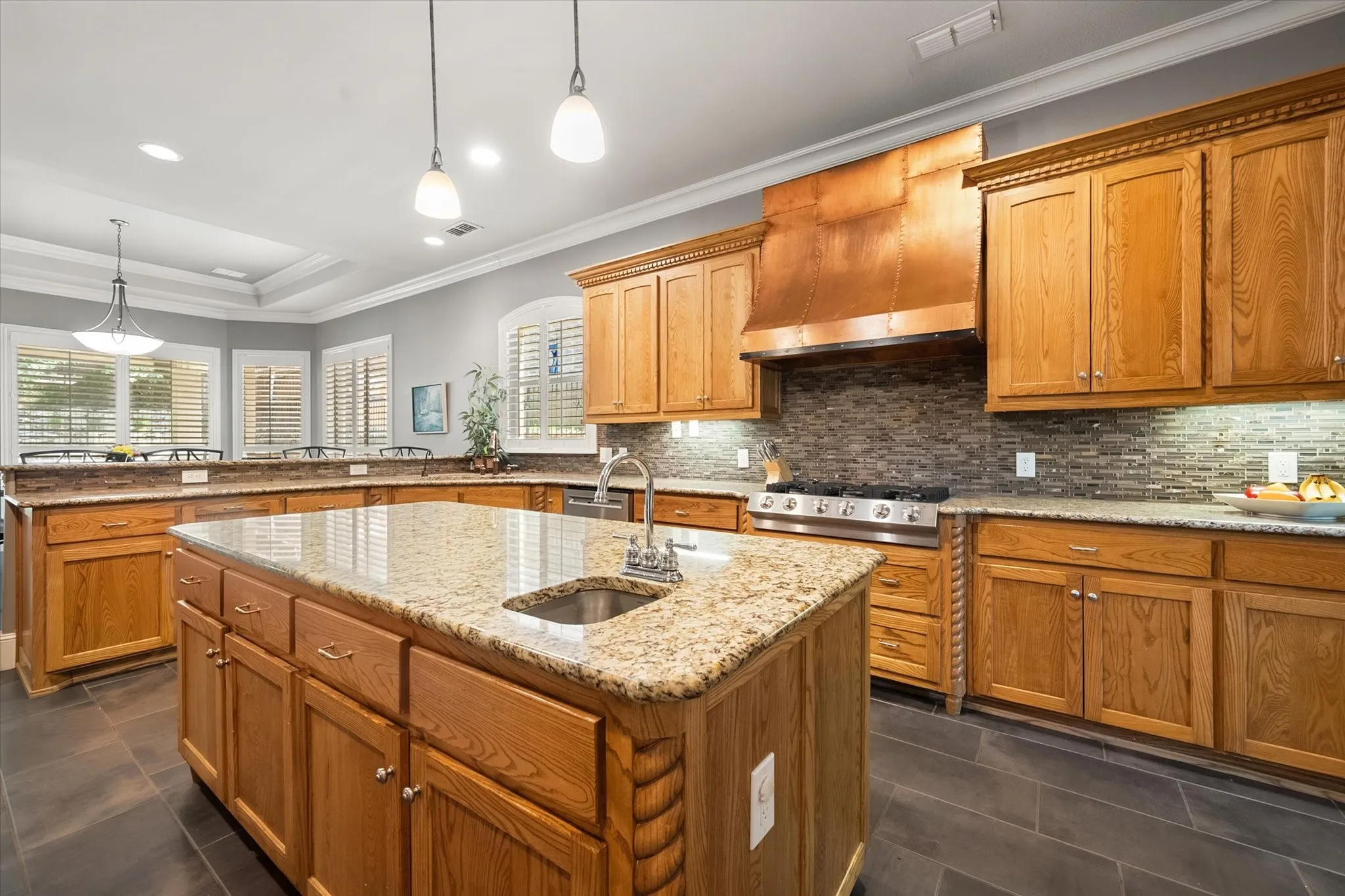 Single Family Residence For Sale in Tarrant County , 3001 Sunray Valley Court, Arlington, Texas 76012, 4 Bedroom, 4 Bathroom, 3 Garage spaces, 4,940 Sqft, built in 2005, mls#21358037, Real Estate Agent in Arlington, Homes For Sale in Tarrant county, Homes For Sale in Arlington, Realtor in Arlington Texas, Real Estate Brokerage Independent Realty Texas, Luminita Cordes Realtor