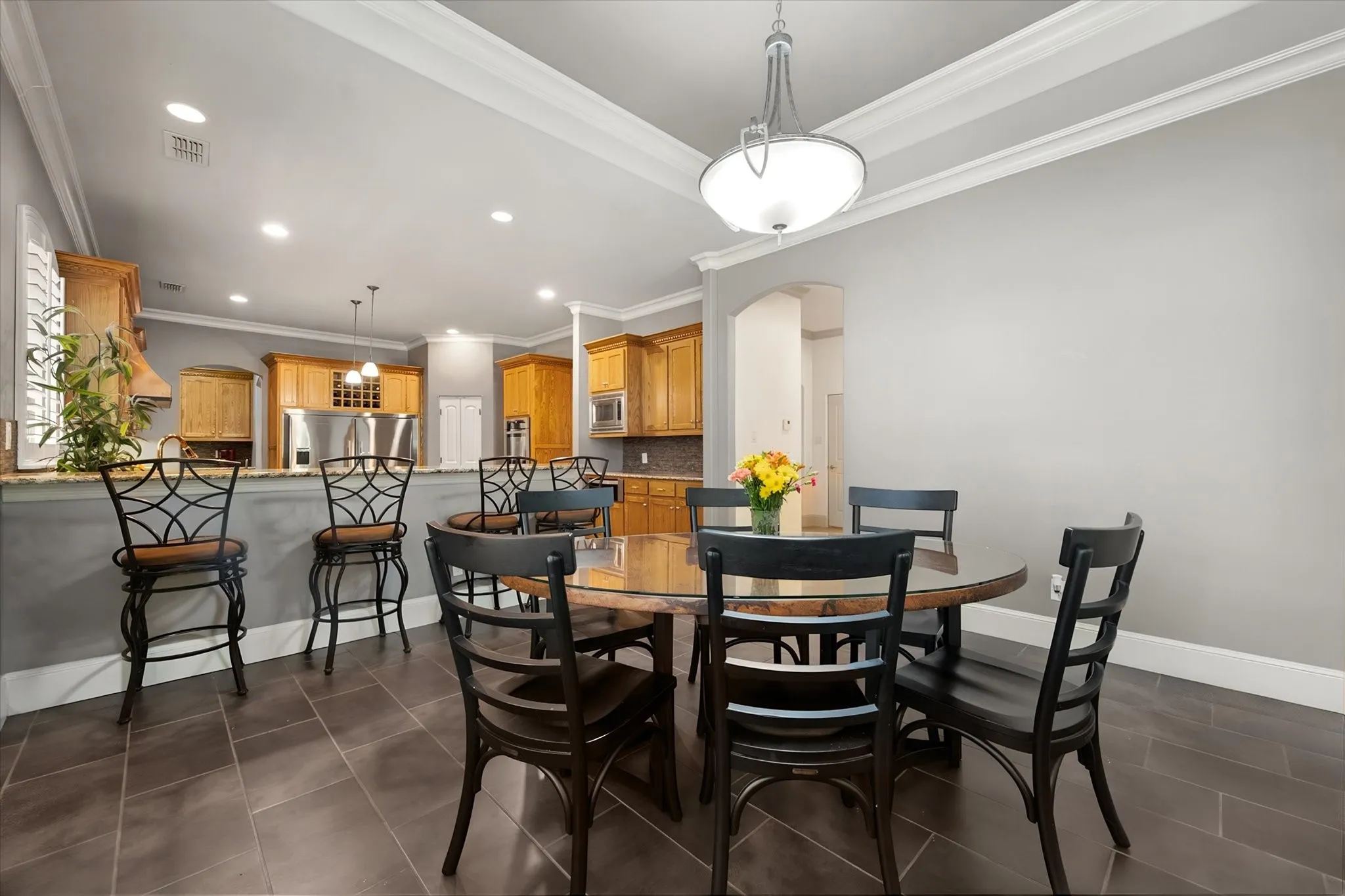 Single Family Residence For Sale in Tarrant County , 3001 Sunray Valley Court, Arlington, Texas 76012, 4 Bedroom, 4 Bathroom, 3 Garage spaces, 4,940 Sqft, built in 2005, mls#21358037, Real Estate Agent in Arlington, Homes For Sale in Tarrant county, Homes For Sale in Arlington, Realtor in Arlington Texas, Real Estate Brokerage Independent Realty Texas, Luminita Cordes Realtor