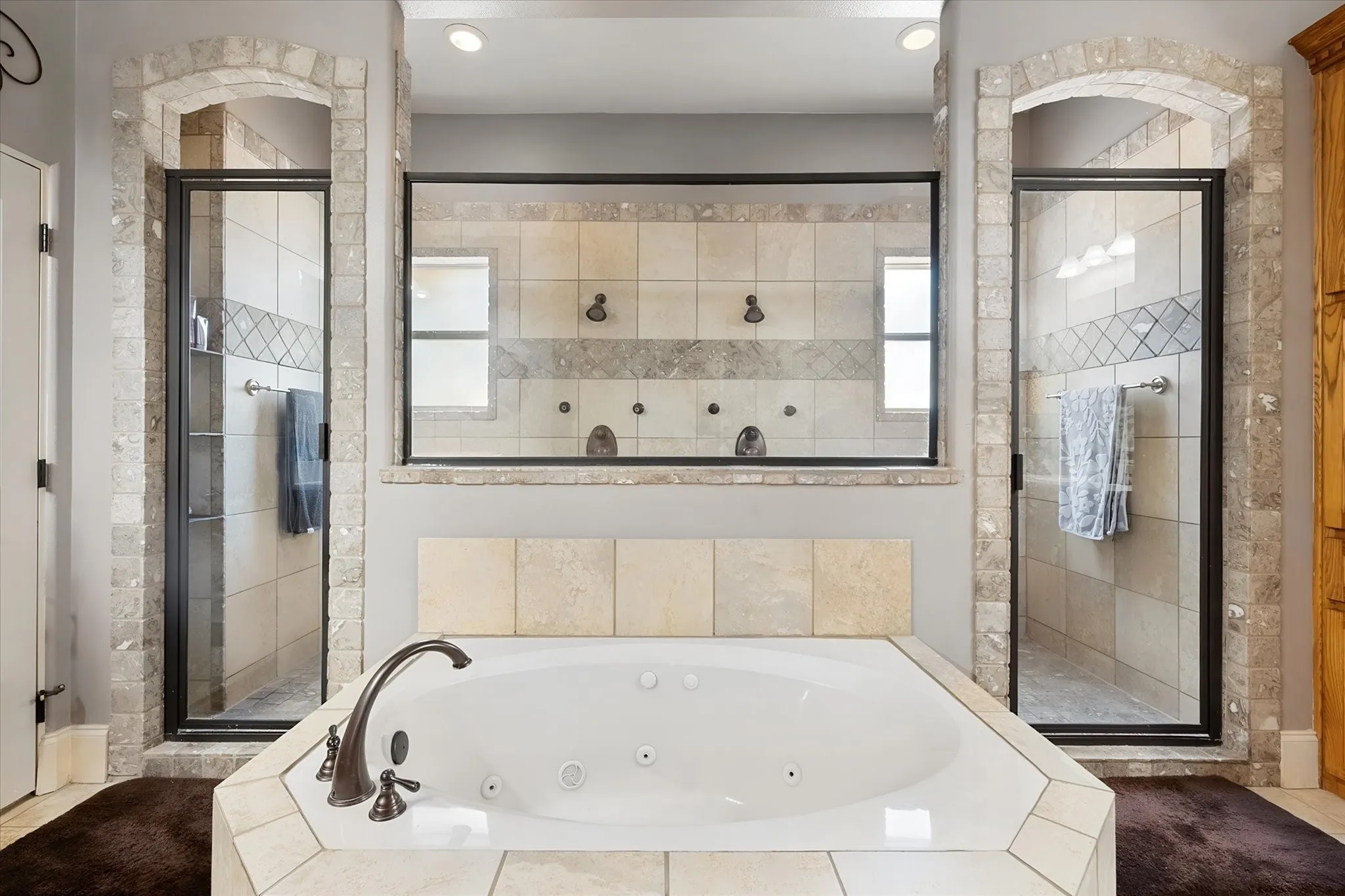 Single Family Residence For Sale in Tarrant County , 3001 Sunray Valley Court, Arlington, Texas 76012, 4 Bedroom, 4 Bathroom, 3 Garage spaces, 4,940 Sqft, built in 2005, mls#21358037, Real Estate Agent in Arlington, Homes For Sale in Tarrant county, Homes For Sale in Arlington, Realtor in Arlington Texas, Real Estate Brokerage Independent Realty Texas, Luminita Cordes Realtor