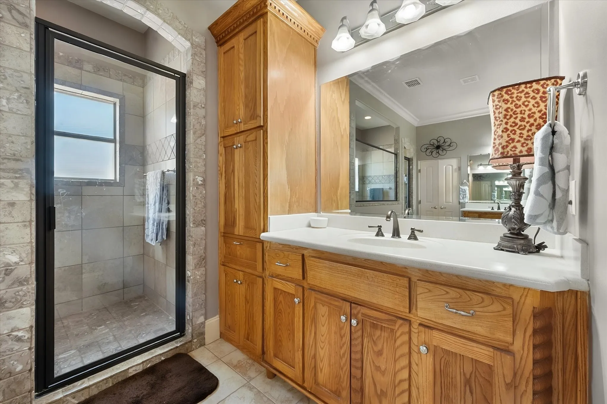 Single Family Residence For Sale in Tarrant County , 3001 Sunray Valley Court, Arlington, Texas 76012, 4 Bedroom, 4 Bathroom, 3 Garage spaces, 4,940 Sqft, built in 2005, mls#21358037, Real Estate Agent in Arlington, Homes For Sale in Tarrant county, Homes For Sale in Arlington, Realtor in Arlington Texas, Real Estate Brokerage Independent Realty Texas, Luminita Cordes Realtor