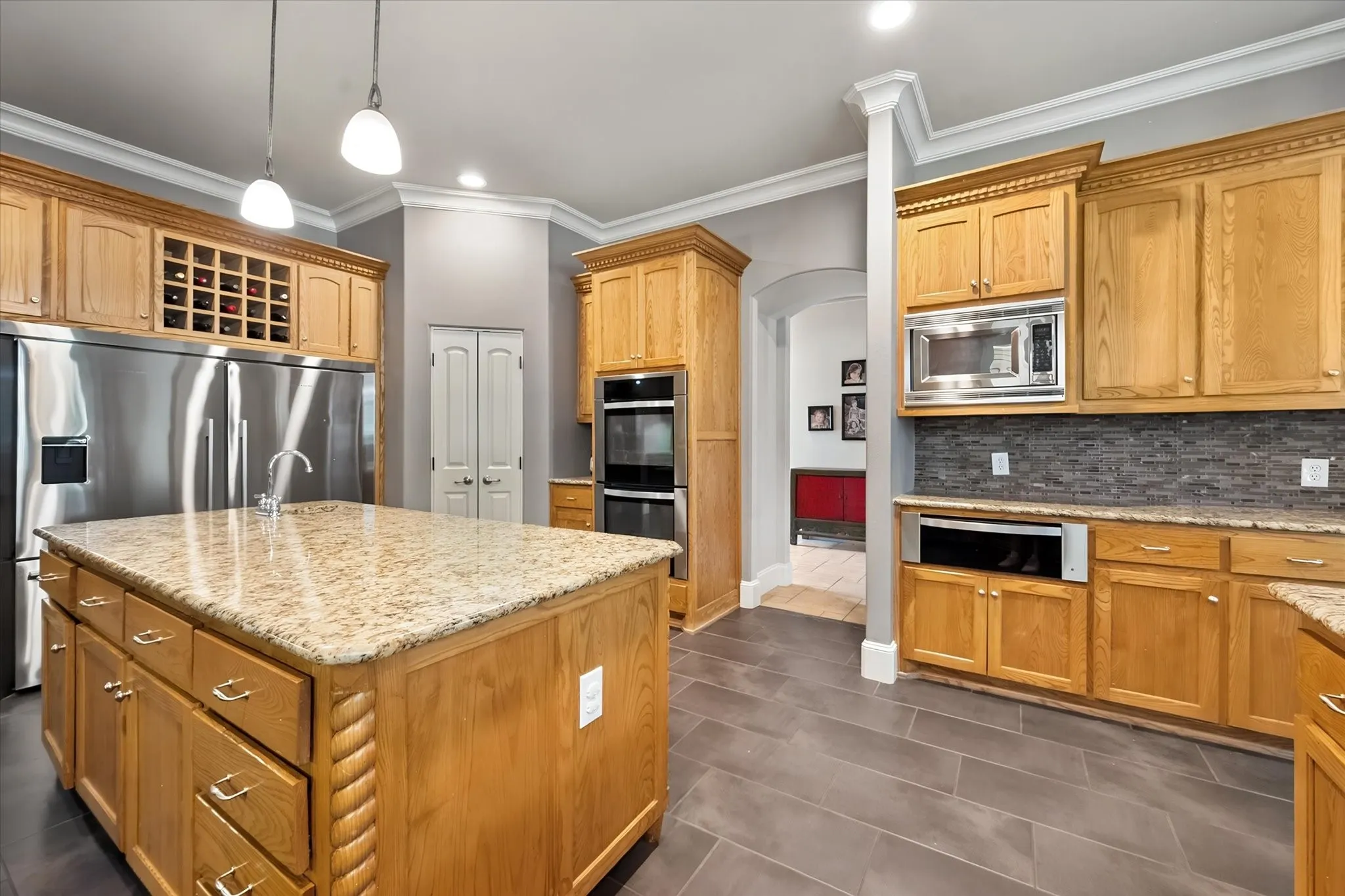 Single Family Residence For Sale in Tarrant County , 3001 Sunray Valley Court, Arlington, Texas 76012, 4 Bedroom, 4 Bathroom, 3 Garage spaces, 4,940 Sqft, built in 2005, mls#21358037, Real Estate Agent in Arlington, Homes For Sale in Tarrant county, Homes For Sale in Arlington, Realtor in Arlington Texas, Real Estate Brokerage Independent Realty Texas, Luminita Cordes Realtor