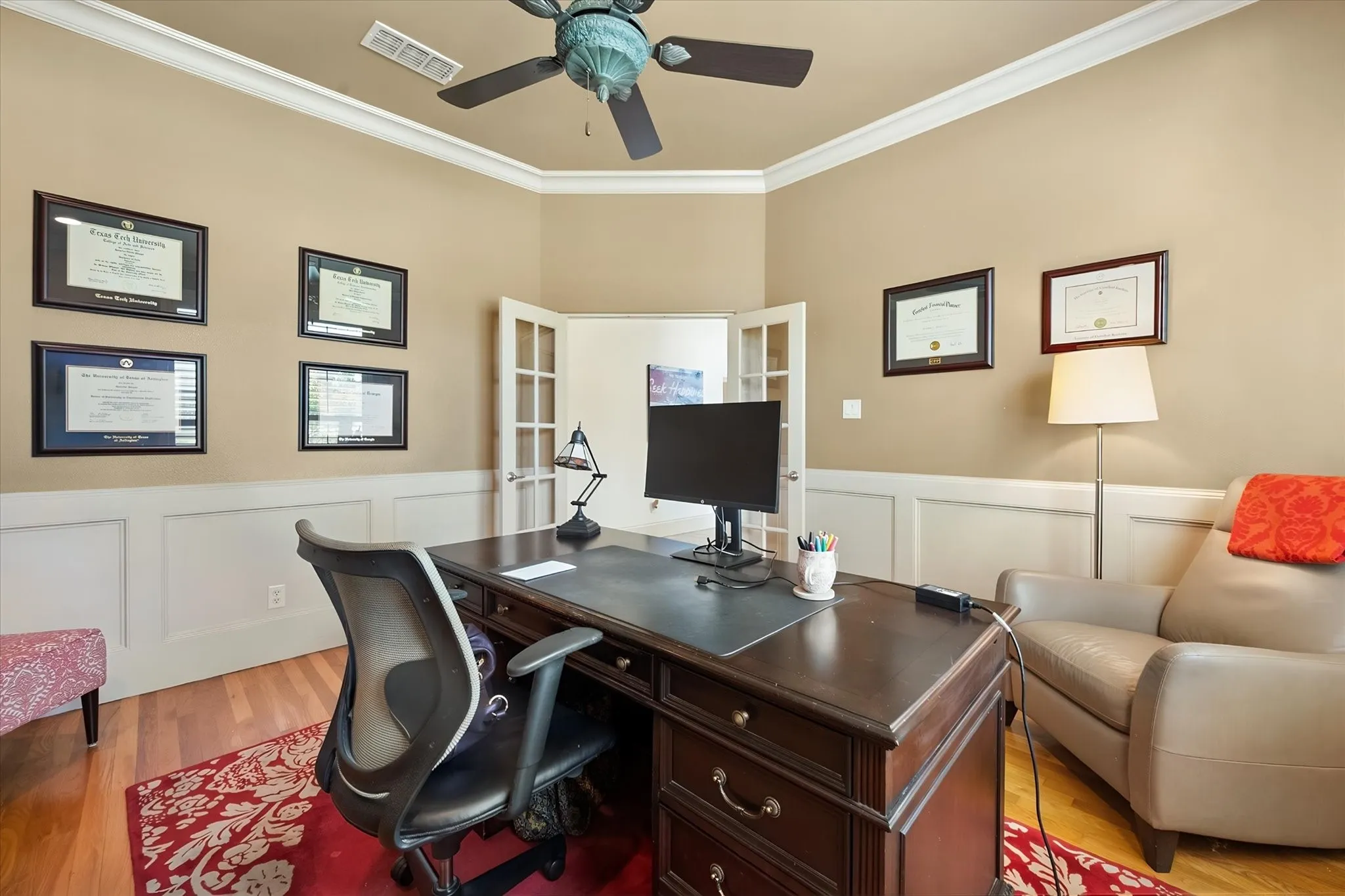 Single Family Residence For Sale in Tarrant County , 3001 Sunray Valley Court, Arlington, Texas 76012, 4 Bedroom, 4 Bathroom, 3 Garage spaces, 4,940 Sqft, built in 2005, mls#21358037, Real Estate Agent in Arlington, Homes For Sale in Tarrant county, Homes For Sale in Arlington, Realtor in Arlington Texas, Real Estate Brokerage Independent Realty Texas, Luminita Cordes Realtor