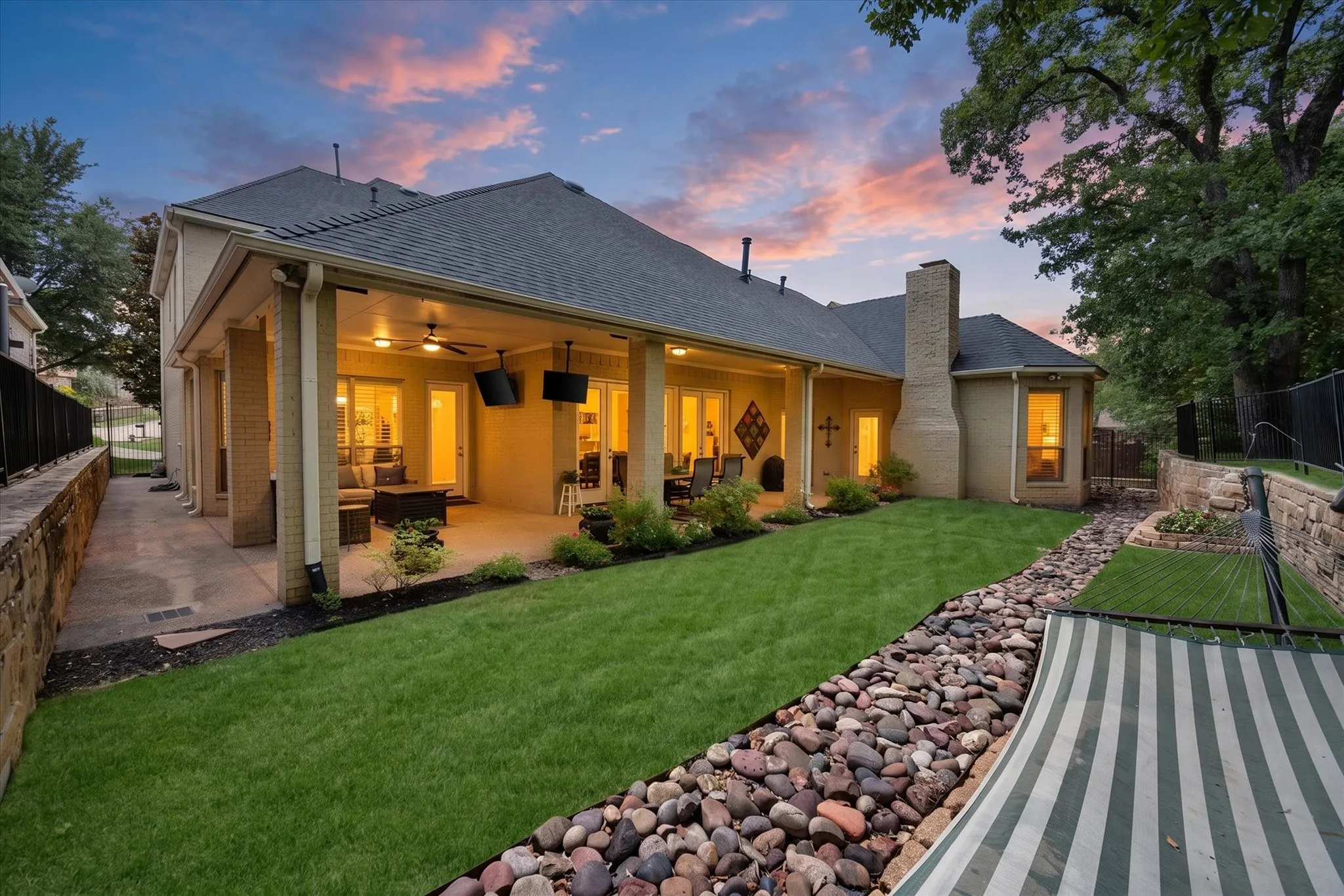 Single Family Residence For Sale in Tarrant County , 3001 Sunray Valley Court, Arlington, Texas 76012, 4 Bedroom, 4 Bathroom, 3 Garage spaces, 4,940 Sqft, built in 2005, mls#21358037, Real Estate Agent in Arlington, Homes For Sale in Tarrant county, Homes For Sale in Arlington, Realtor in Arlington Texas, Real Estate Brokerage Independent Realty Texas, Luminita Cordes Realtor
