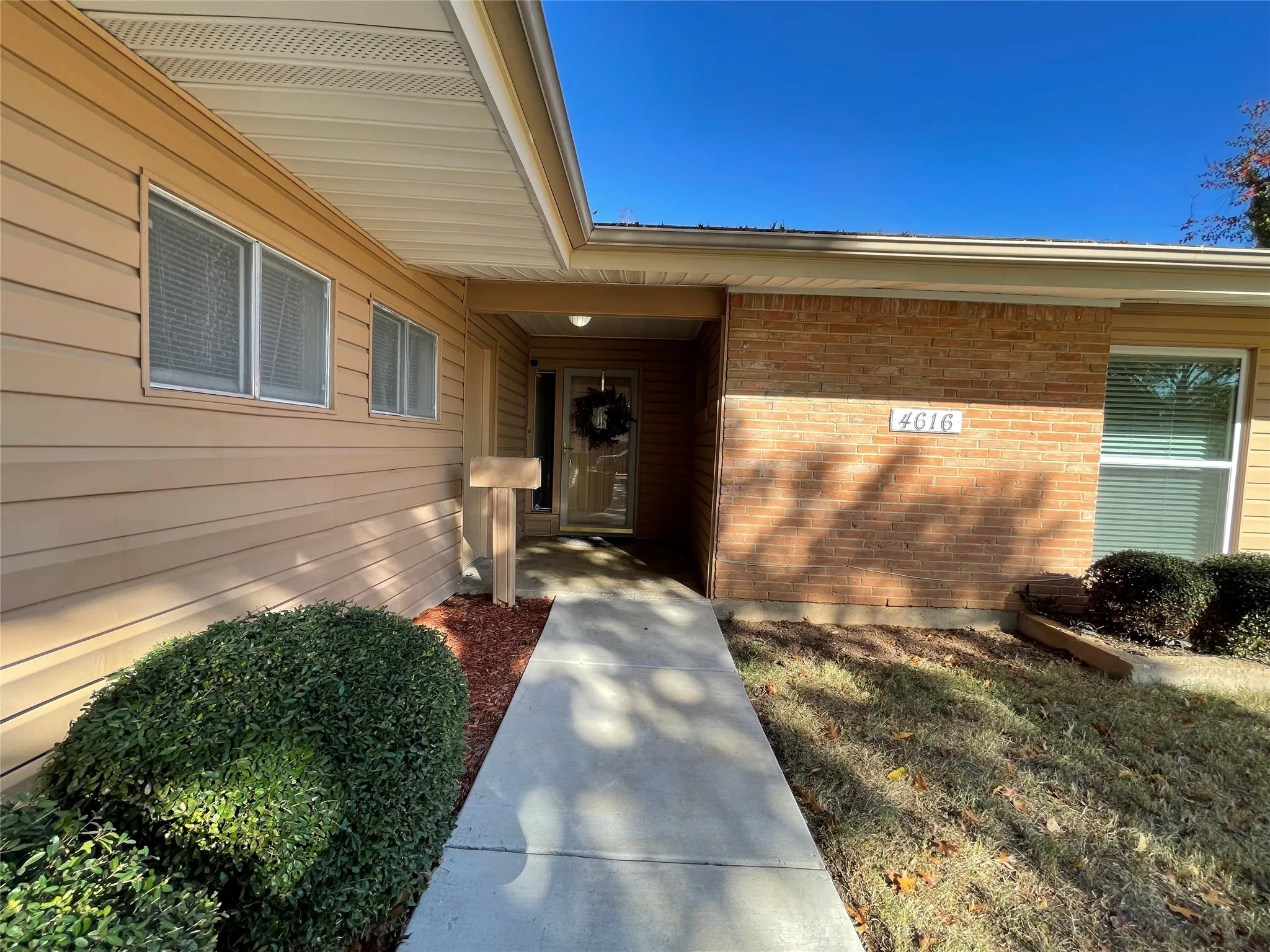 Single Family Residence For Rent in Tarrant County , 4616 Fawn Drive, Fort Worth, Texas 76132, 3 Bedroom, 2 Bathroom, Garage spaces, 2,002 Sqft, built in 1958, mls#21356134, Real Estate Agent in Fort Worth, Homes For Rent in Tarrant county, Homes For Rent in Fort Worth, Realtor in Fort Worth Texas, Real Estate Brokerage Independent Realty Texas, Luminita Cordes Realtor