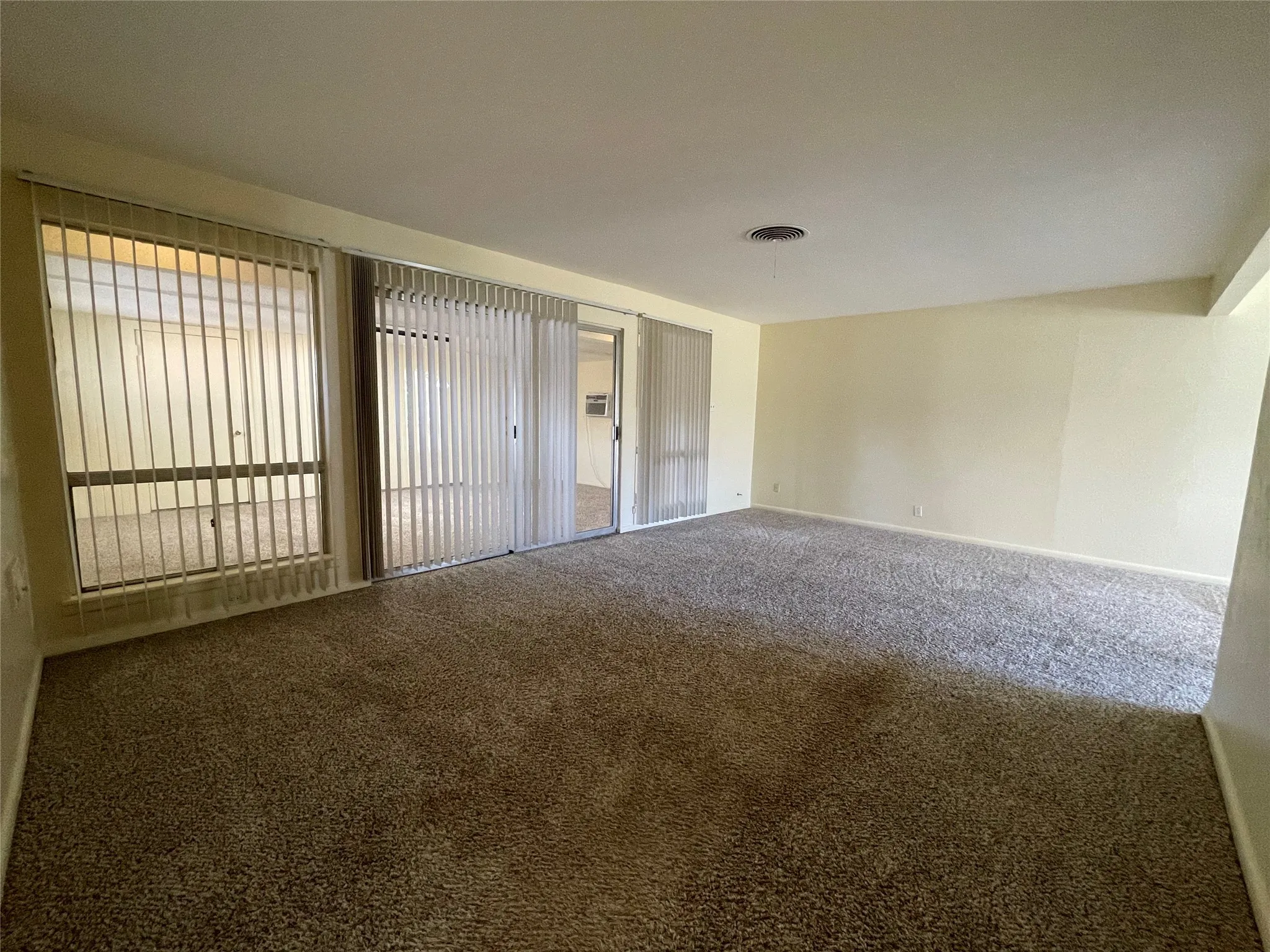 Single Family Residence For Rent in Tarrant County , 4616 Fawn Drive, Fort Worth, Texas 76132, 3 Bedroom, 2 Bathroom, Garage spaces, 2,002 Sqft, built in 1958, mls#21356134, Real Estate Agent in Fort Worth, Homes For Rent in Tarrant county, Homes For Rent in Fort Worth, Realtor in Fort Worth Texas, Real Estate Brokerage Independent Realty Texas, Luminita Cordes Realtor