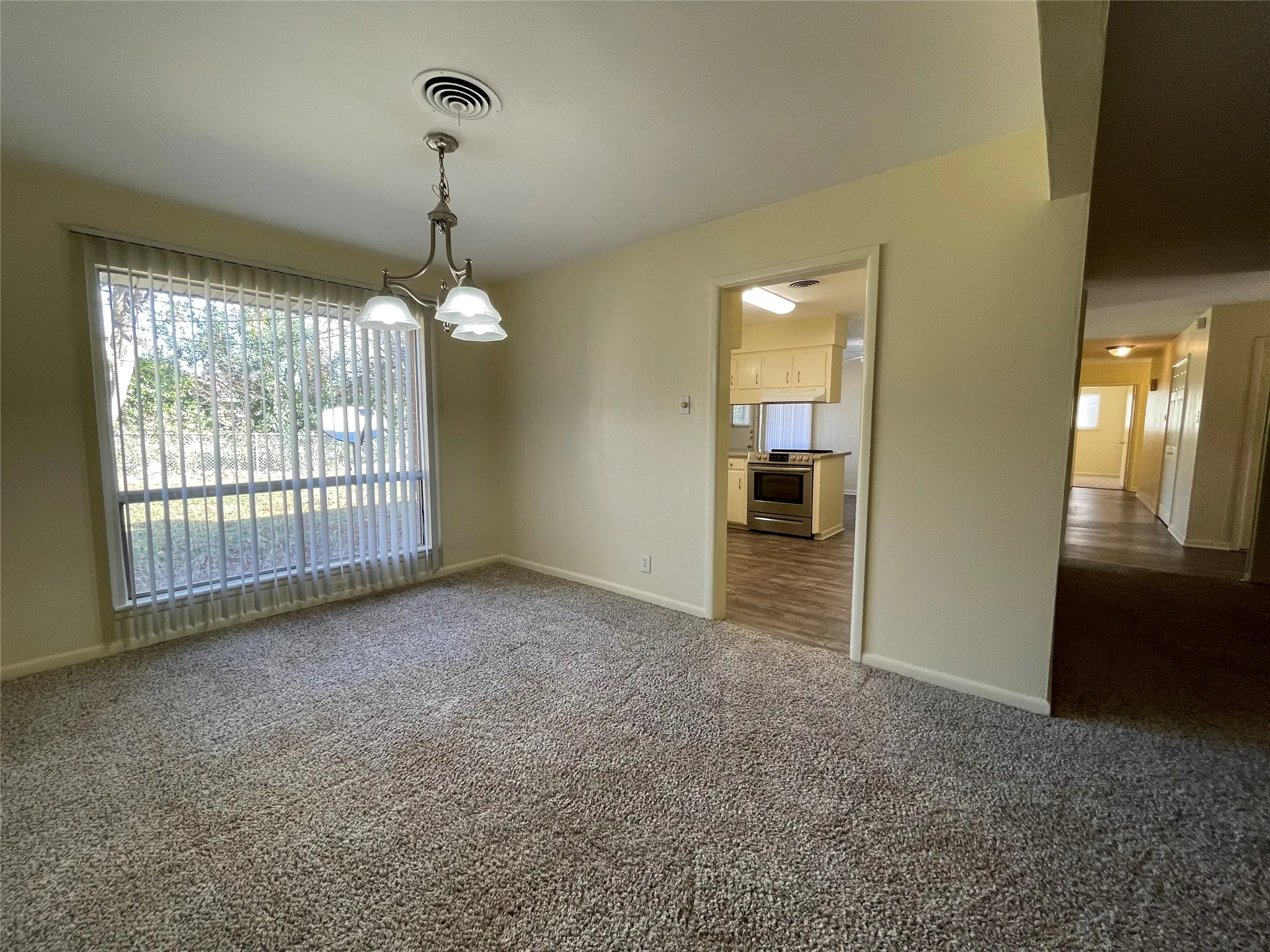 Single Family Residence For Rent in Tarrant County , 4616 Fawn Drive, Fort Worth, Texas 76132, 3 Bedroom, 2 Bathroom, Garage spaces, 2,002 Sqft, built in 1958, mls#21356134, Real Estate Agent in Fort Worth, Homes For Rent in Tarrant county, Homes For Rent in Fort Worth, Realtor in Fort Worth Texas, Real Estate Brokerage Independent Realty Texas, Luminita Cordes Realtor