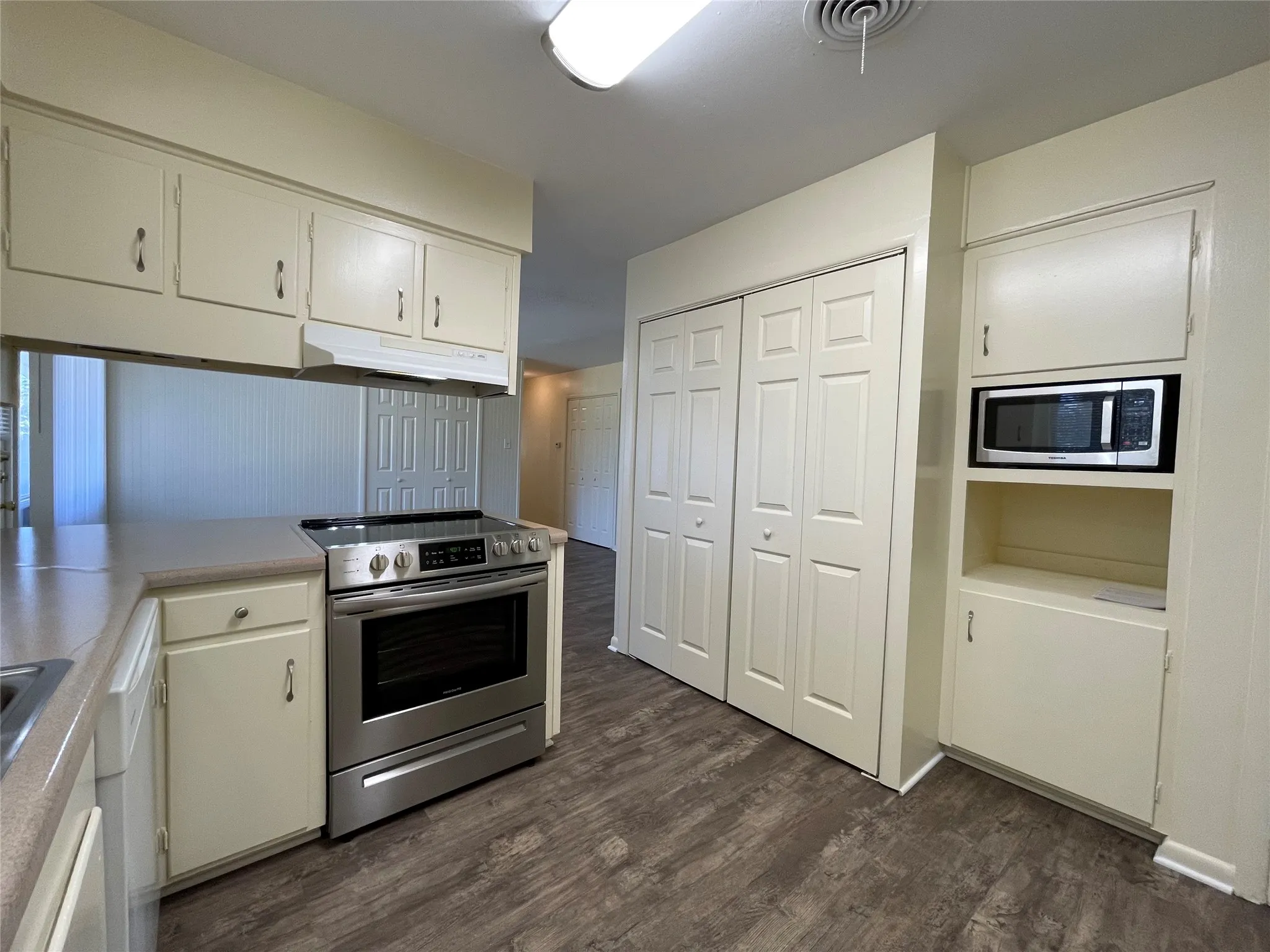 Single Family Residence For Rent in Tarrant County , 4616 Fawn Drive, Fort Worth, Texas 76132, 3 Bedroom, 2 Bathroom, Garage spaces, 2,002 Sqft, built in 1958, mls#21356134, Real Estate Agent in Fort Worth, Homes For Rent in Tarrant county, Homes For Rent in Fort Worth, Realtor in Fort Worth Texas, Real Estate Brokerage Independent Realty Texas, Luminita Cordes Realtor