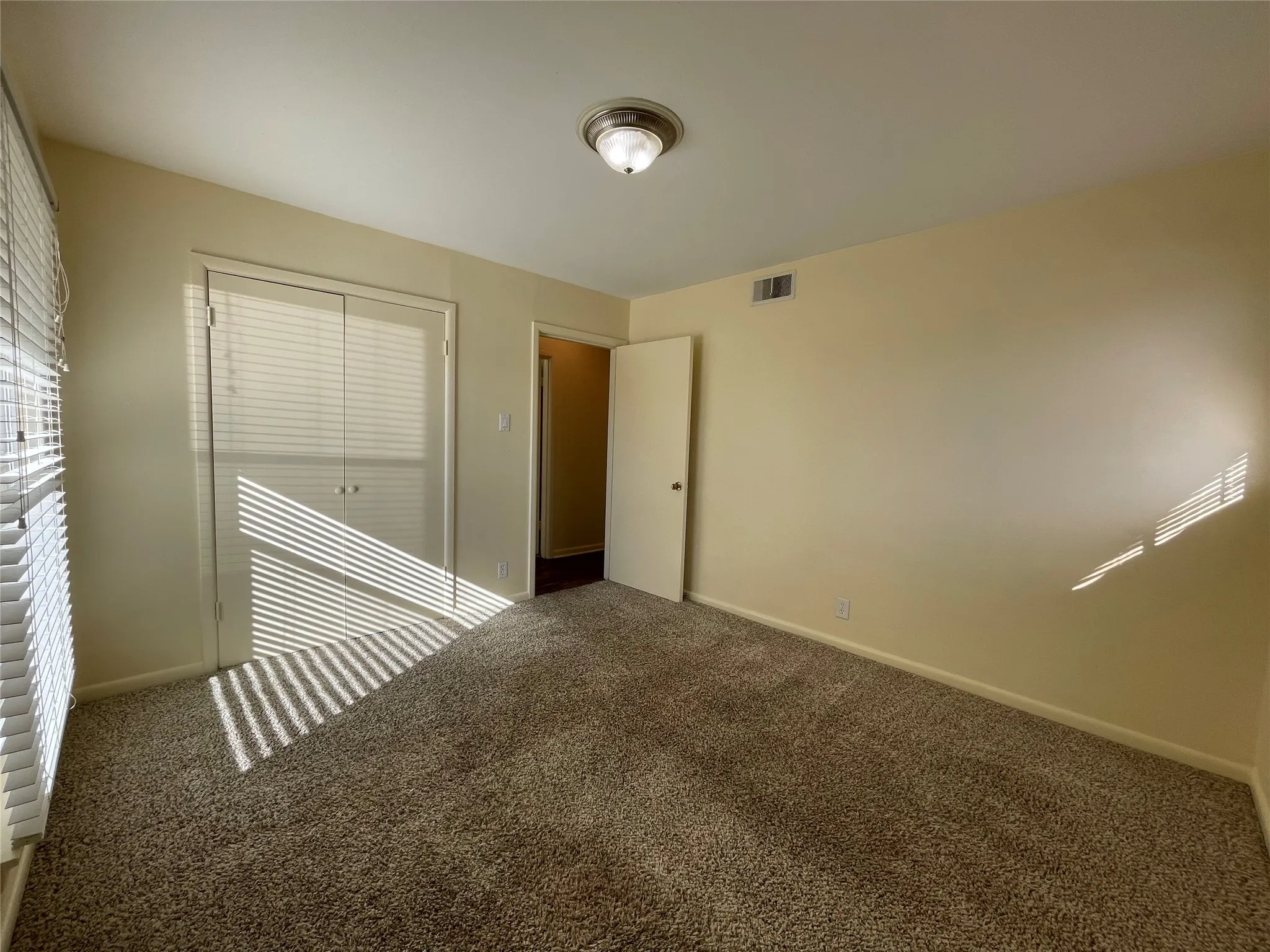 Single Family Residence For Rent in Tarrant County , 4616 Fawn Drive, Fort Worth, Texas 76132, 3 Bedroom, 2 Bathroom, Garage spaces, 2,002 Sqft, built in 1958, mls#21356134, Real Estate Agent in Fort Worth, Homes For Rent in Tarrant county, Homes For Rent in Fort Worth, Realtor in Fort Worth Texas, Real Estate Brokerage Independent Realty Texas, Luminita Cordes Realtor