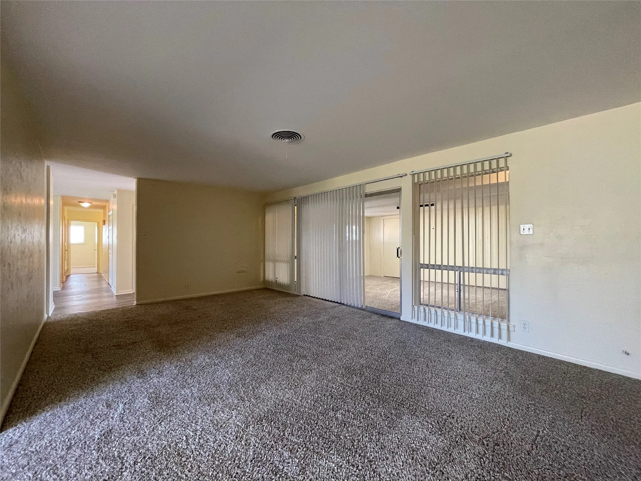 Single Family Residence For Rent in Tarrant County , 4616 Fawn Drive, Fort Worth, Texas 76132, 3 Bedroom, 2 Bathroom, Garage spaces, 2,002 Sqft, built in 1958, mls#21356134, Real Estate Agent in Fort Worth, Homes For Rent in Tarrant county, Homes For Rent in Fort Worth, Realtor in Fort Worth Texas, Real Estate Brokerage Independent Realty Texas, Luminita Cordes Realtor