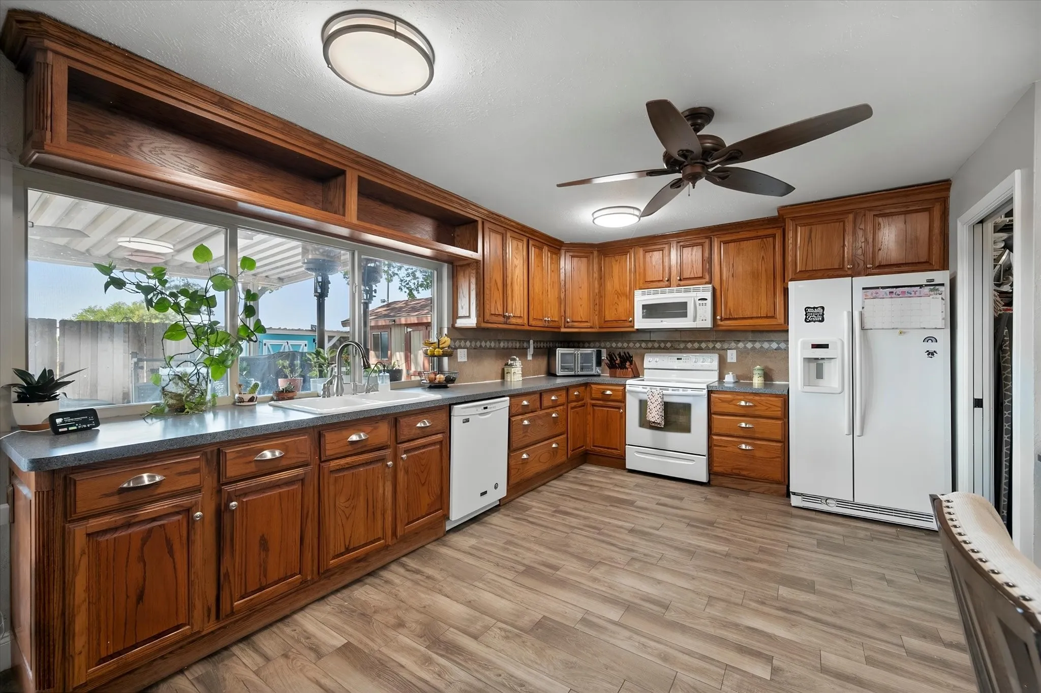 Single Family Residence For Sale in Dallas County , 329 E Crossland Boulevard, Grand Prairie, Texas 75052, 3 Bedroom, 2 Bathroom, 2 Garage spaces, 1,653 Sqft, built in 1980, mls#21336292, Real Estate Agent in Grand Prairie, Homes For Sale in Dallas county, Homes For Sale in Grand Prairie, Realtor in Grand Prairie Texas, Real Estate Brokerage Independent Realty Texas, Luminita Cordes Realtor