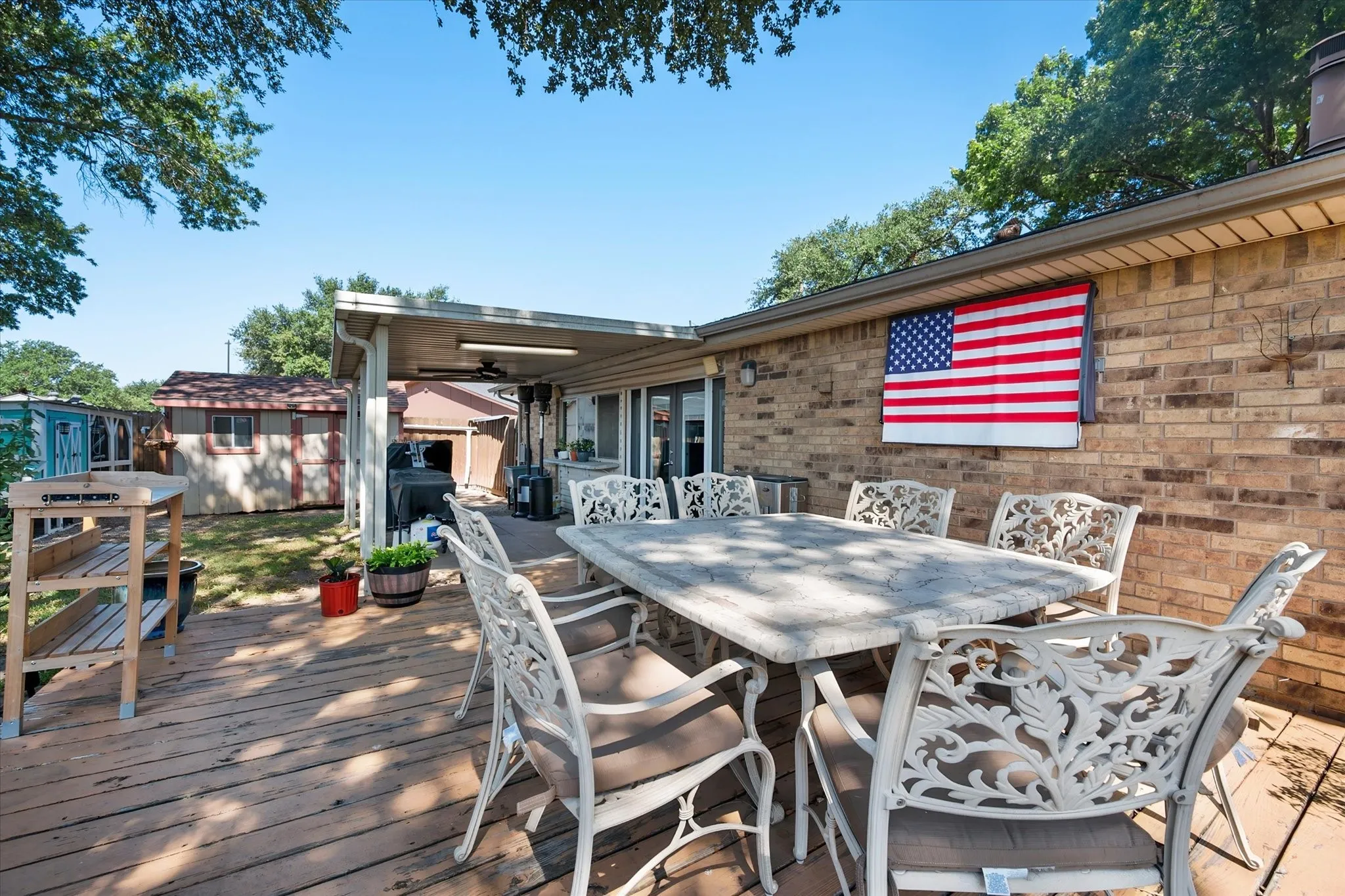 Single Family Residence For Sale in Dallas County , 329 E Crossland Boulevard, Grand Prairie, Texas 75052, 3 Bedroom, 2 Bathroom, 2 Garage spaces, 1,653 Sqft, built in 1980, mls#21336292, Real Estate Agent in Grand Prairie, Homes For Sale in Dallas county, Homes For Sale in Grand Prairie, Realtor in Grand Prairie Texas, Real Estate Brokerage Independent Realty Texas, Luminita Cordes Realtor