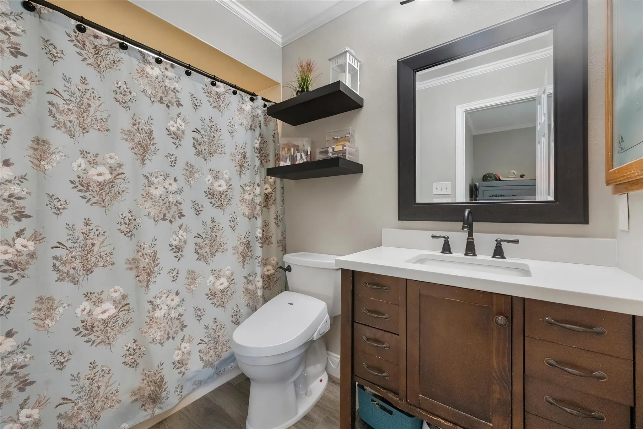 Single Family Residence For Sale in Dallas County , 329 E Crossland Boulevard, Grand Prairie, Texas 75052, 3 Bedroom, 2 Bathroom, 2 Garage spaces, 1,653 Sqft, built in 1980, mls#21336292, Real Estate Agent in Grand Prairie, Homes For Sale in Dallas county, Homes For Sale in Grand Prairie, Realtor in Grand Prairie Texas, Real Estate Brokerage Independent Realty Texas, Luminita Cordes Realtor