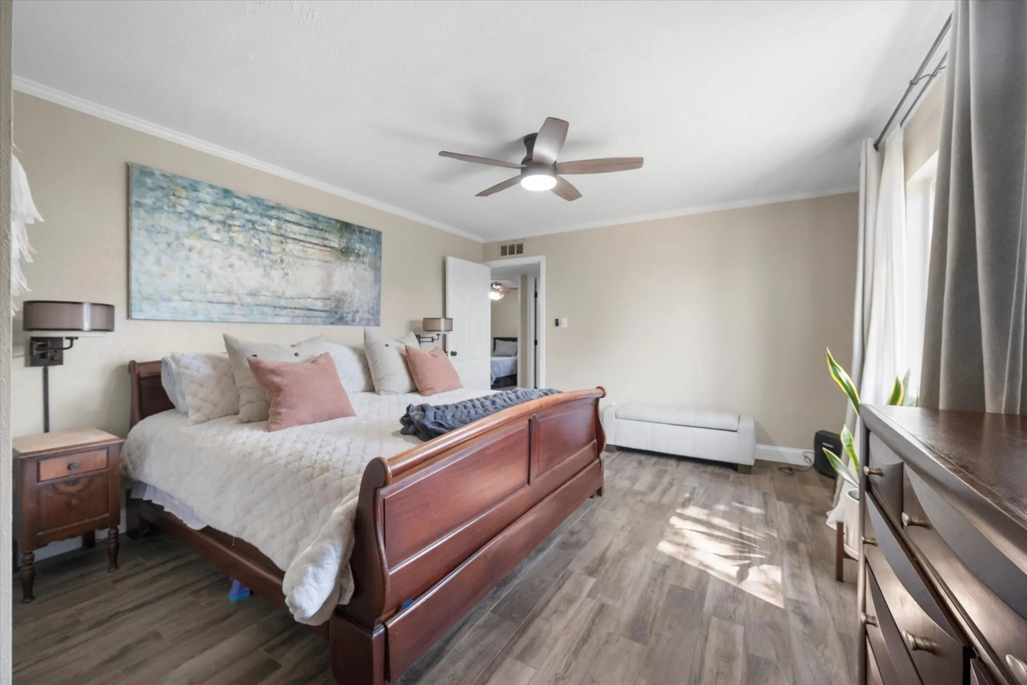 Single Family Residence For Sale in Dallas County , 329 E Crossland Boulevard, Grand Prairie, Texas 75052, 3 Bedroom, 2 Bathroom, 2 Garage spaces, 1,653 Sqft, built in 1980, mls#21336292, Real Estate Agent in Grand Prairie, Homes For Sale in Dallas county, Homes For Sale in Grand Prairie, Realtor in Grand Prairie Texas, Real Estate Brokerage Independent Realty Texas, Luminita Cordes Realtor