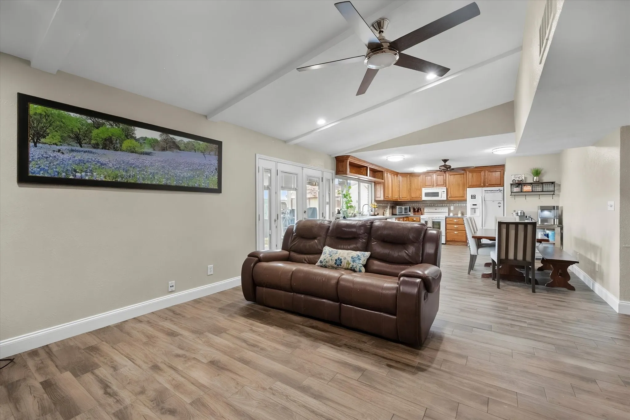 Single Family Residence For Sale in Dallas County , 329 E Crossland Boulevard, Grand Prairie, Texas 75052, 3 Bedroom, 2 Bathroom, 2 Garage spaces, 1,653 Sqft, built in 1980, mls#21336292, Real Estate Agent in Grand Prairie, Homes For Sale in Dallas county, Homes For Sale in Grand Prairie, Realtor in Grand Prairie Texas, Real Estate Brokerage Independent Realty Texas, Luminita Cordes Realtor