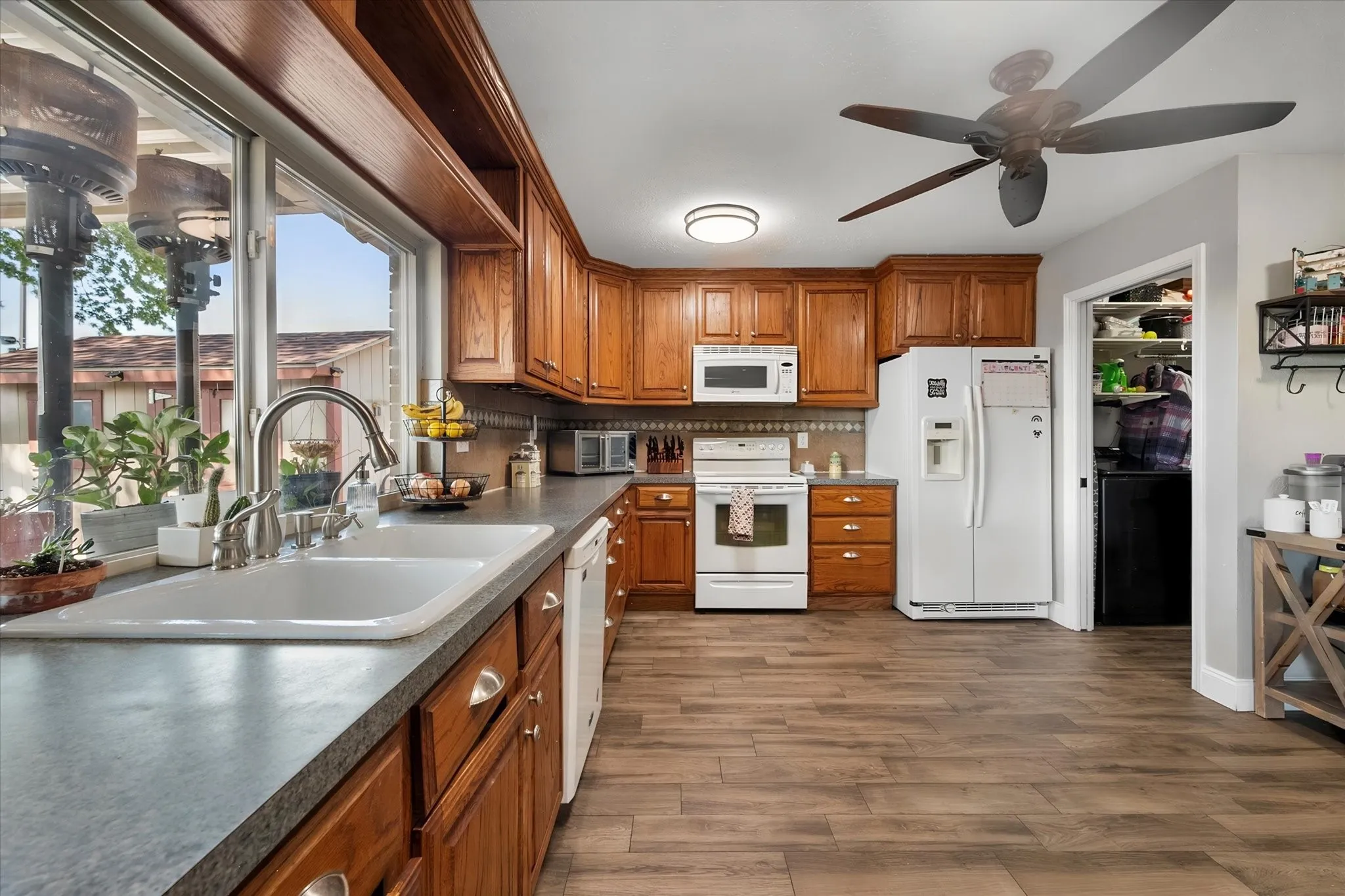 Single Family Residence For Sale in Dallas County , 329 E Crossland Boulevard, Grand Prairie, Texas 75052, 3 Bedroom, 2 Bathroom, 2 Garage spaces, 1,653 Sqft, built in 1980, mls#21336292, Real Estate Agent in Grand Prairie, Homes For Sale in Dallas county, Homes For Sale in Grand Prairie, Realtor in Grand Prairie Texas, Real Estate Brokerage Independent Realty Texas, Luminita Cordes Realtor