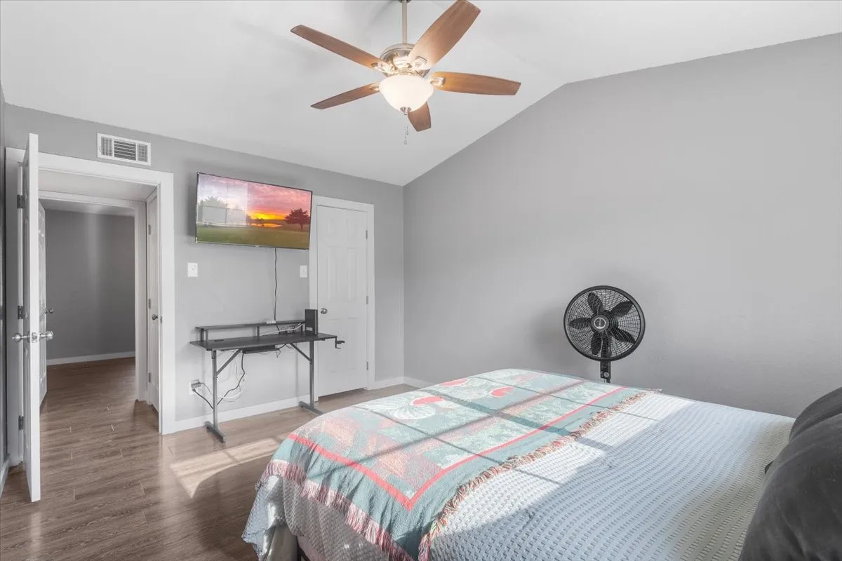 Single Family Residence For Sale in Henderson County , 710 Southwood Drive, Athens, Texas 75751, 3 Bedroom, 2 Bathroom, 1 Garage spaces, 1,221 Sqft, built in 0, mls#21359316, Real Estate Agent in Athens, Homes For Sale in Henderson county, Homes For Sale in Athens, Realtor in Athens Texas, Real Estate Brokerage Independent Realty Texas, Luminita Cordes Realtor