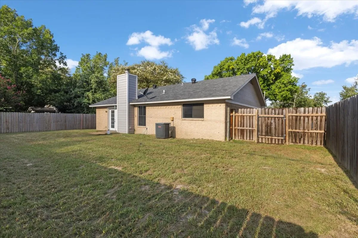 Single Family Residence For Sale in Henderson County , 710 Southwood Drive, Athens, Texas 75751, 3 Bedroom, 2 Bathroom, 1 Garage spaces, 1,221 Sqft, built in 0, mls#21359316, Real Estate Agent in Athens, Homes For Sale in Henderson county, Homes For Sale in Athens, Realtor in Athens Texas, Real Estate Brokerage Independent Realty Texas, Luminita Cordes Realtor