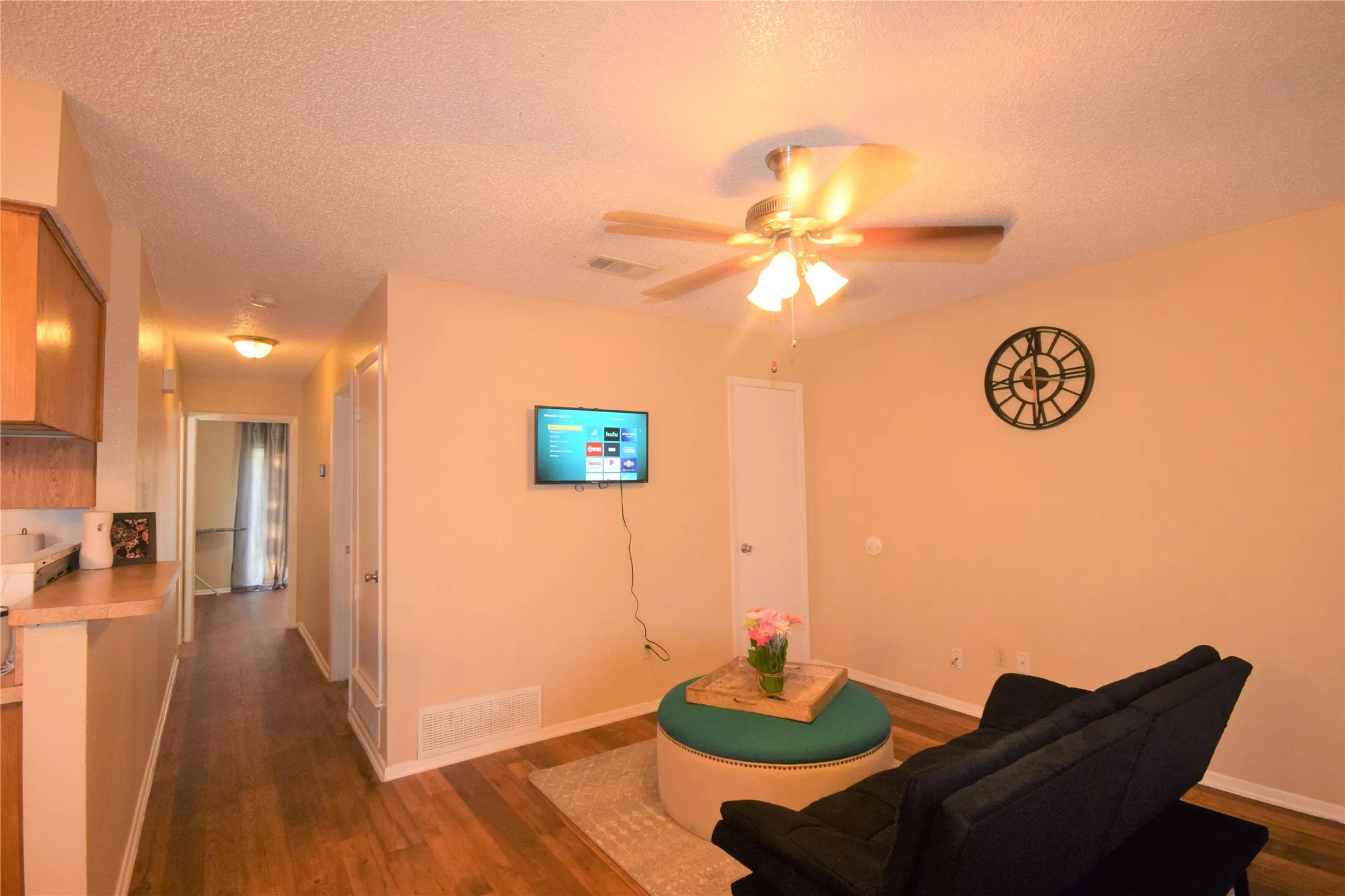 Apartment For Rent in Tarrant County , 6401 Basswood Drive, Fort Worth, Texas 76135, 2 Bedroom, 1 Bathroom, Garage spaces, 3,200 Sqft, built in 1985, Price $1,100, mls#21359320, Real Estate Agent in Fort Worth, Homes For Rent in Tarrant county, Homes For Rent in Fort Worth, Realtor in Fort Worth Texas, Real Estate Brokerage Independent Realty Texas, Luminita Cordes Realtor